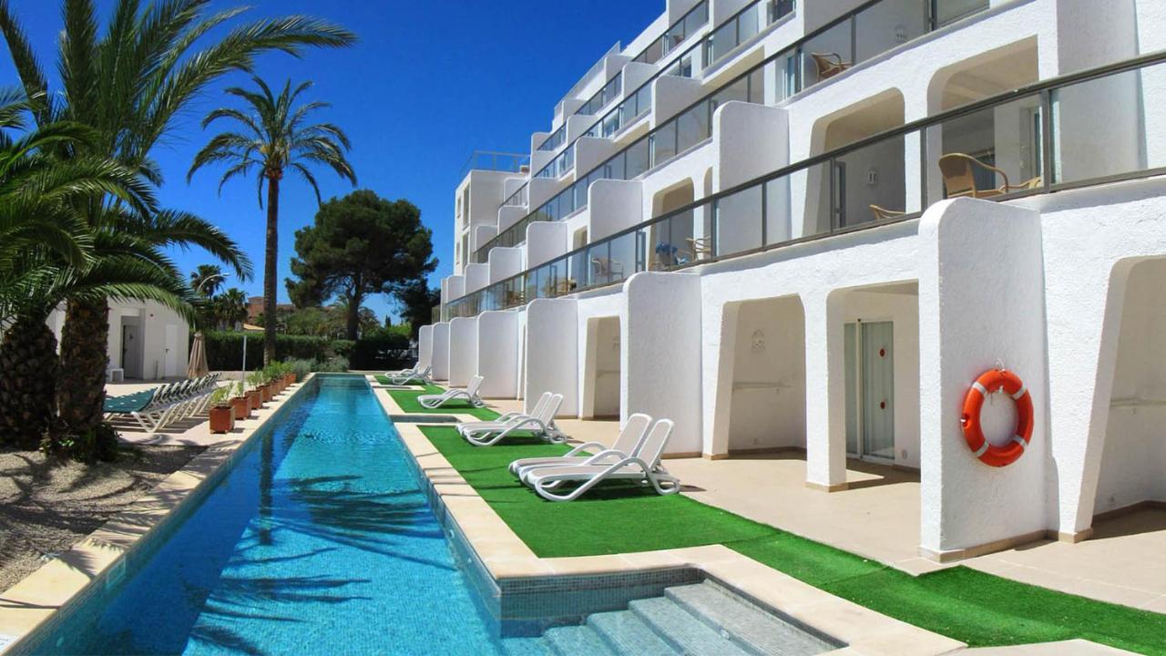 Apartment Swim Up