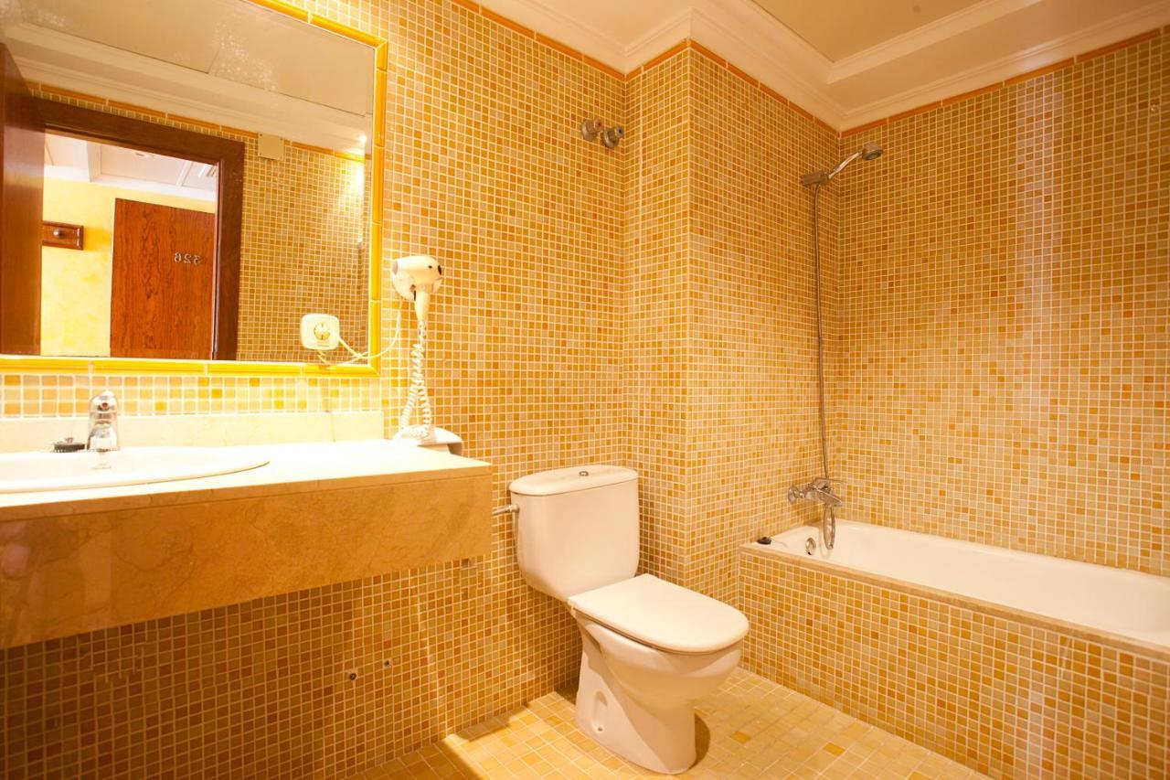 Twin Room with Side Sea View and Pool View,1154732730:JPEG