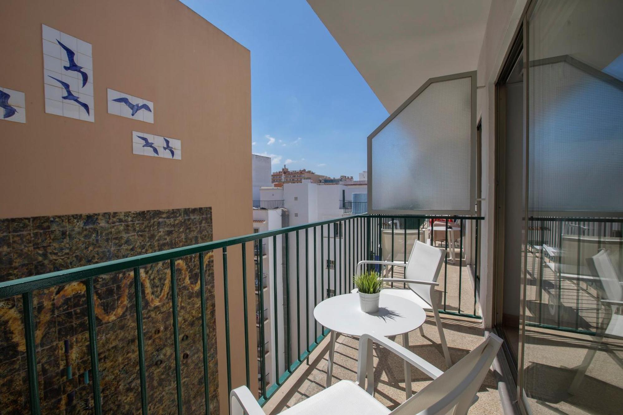 Tweepersoonskamer met 2 Aparte Bedden en Balkon