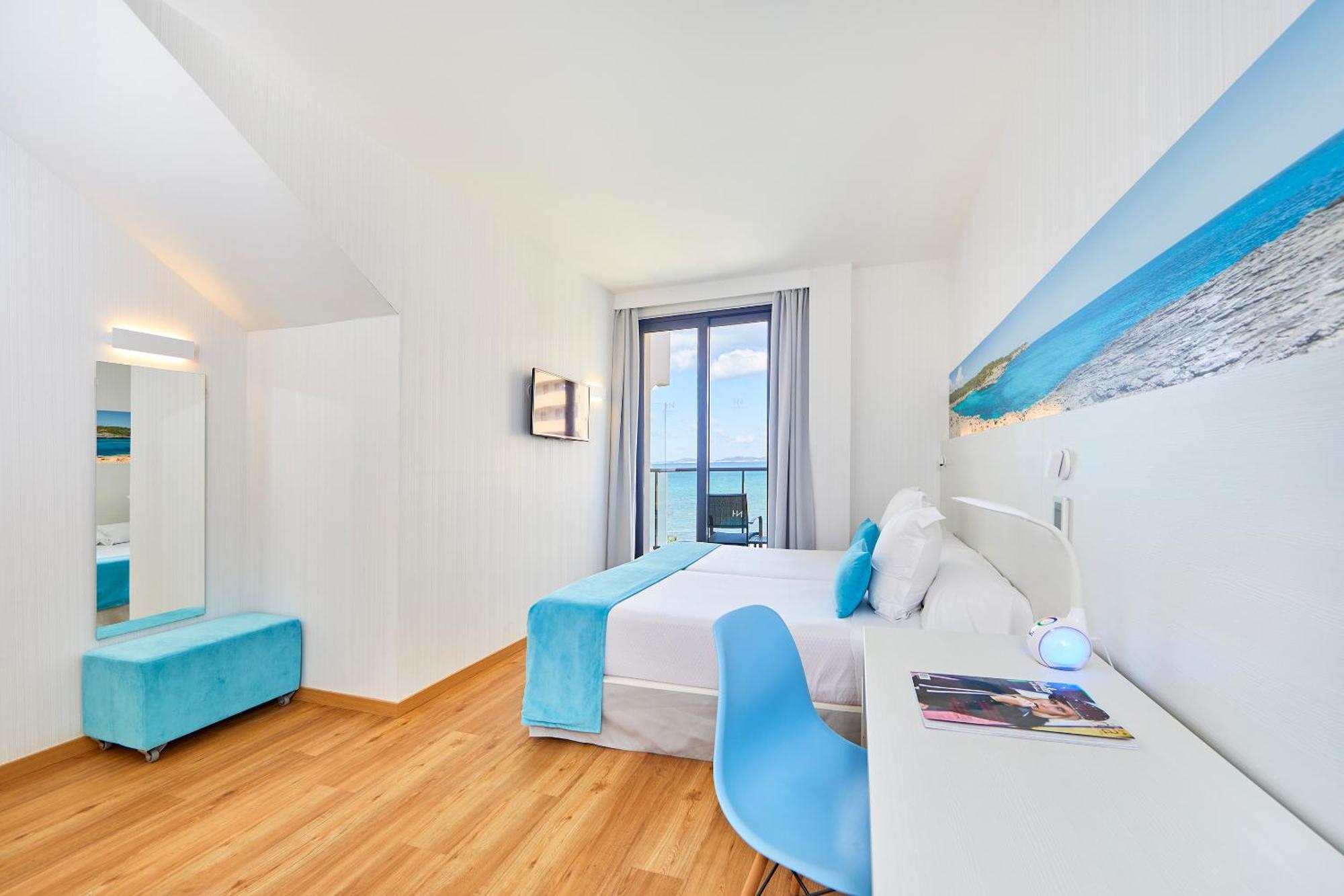 Superior Double or Twin Room with Lateral Sea View with Solarium