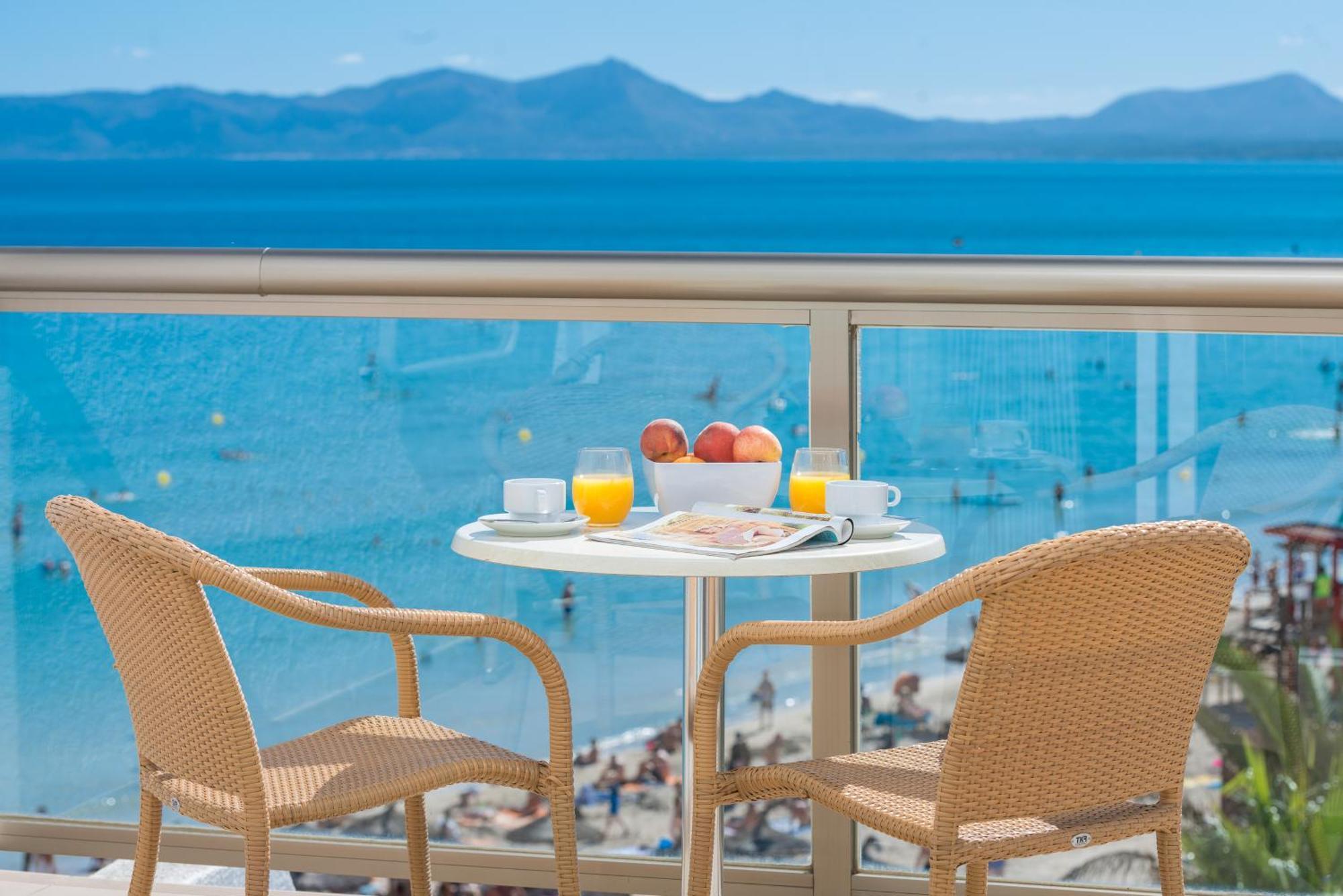One-Bedroom Apartment Sea View