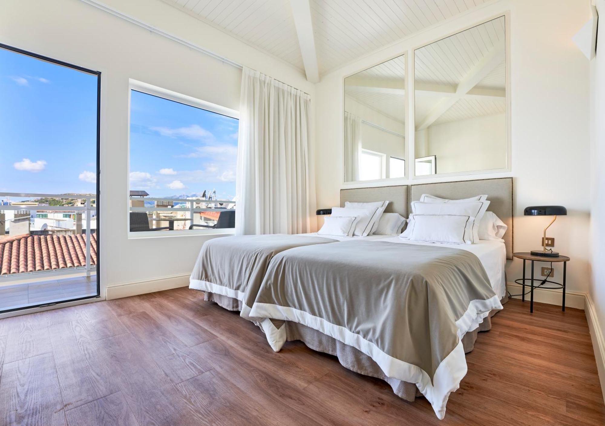 Double or Twin Room Side Sea View