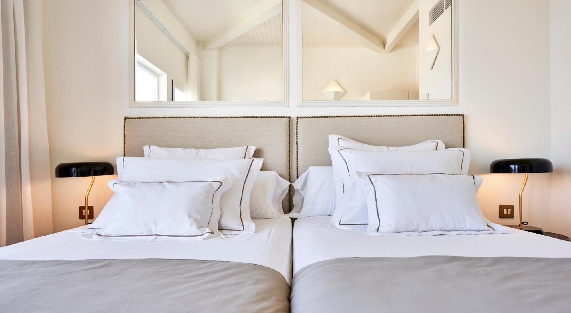 Double or Twin Room Side Sea View