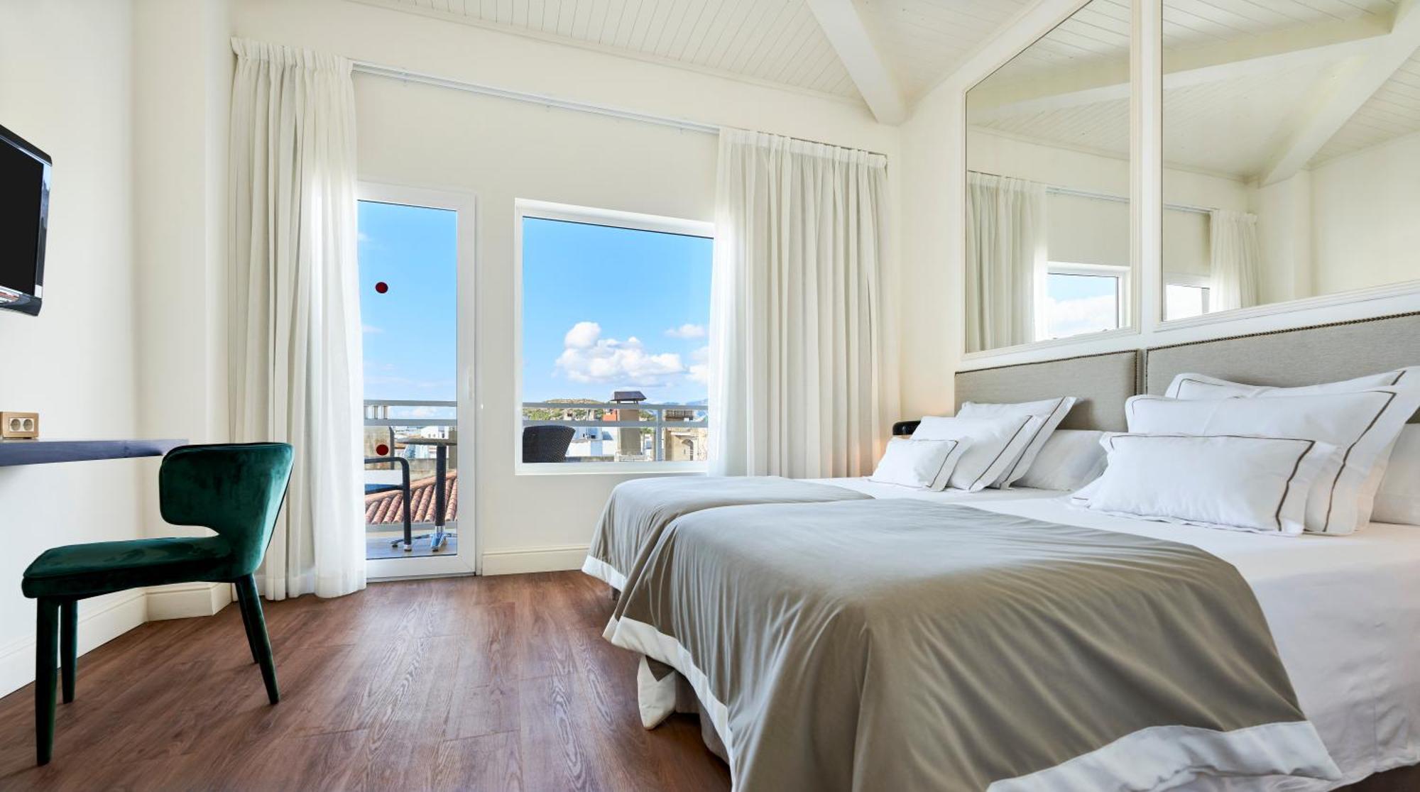 Double or Twin Room Side Sea View