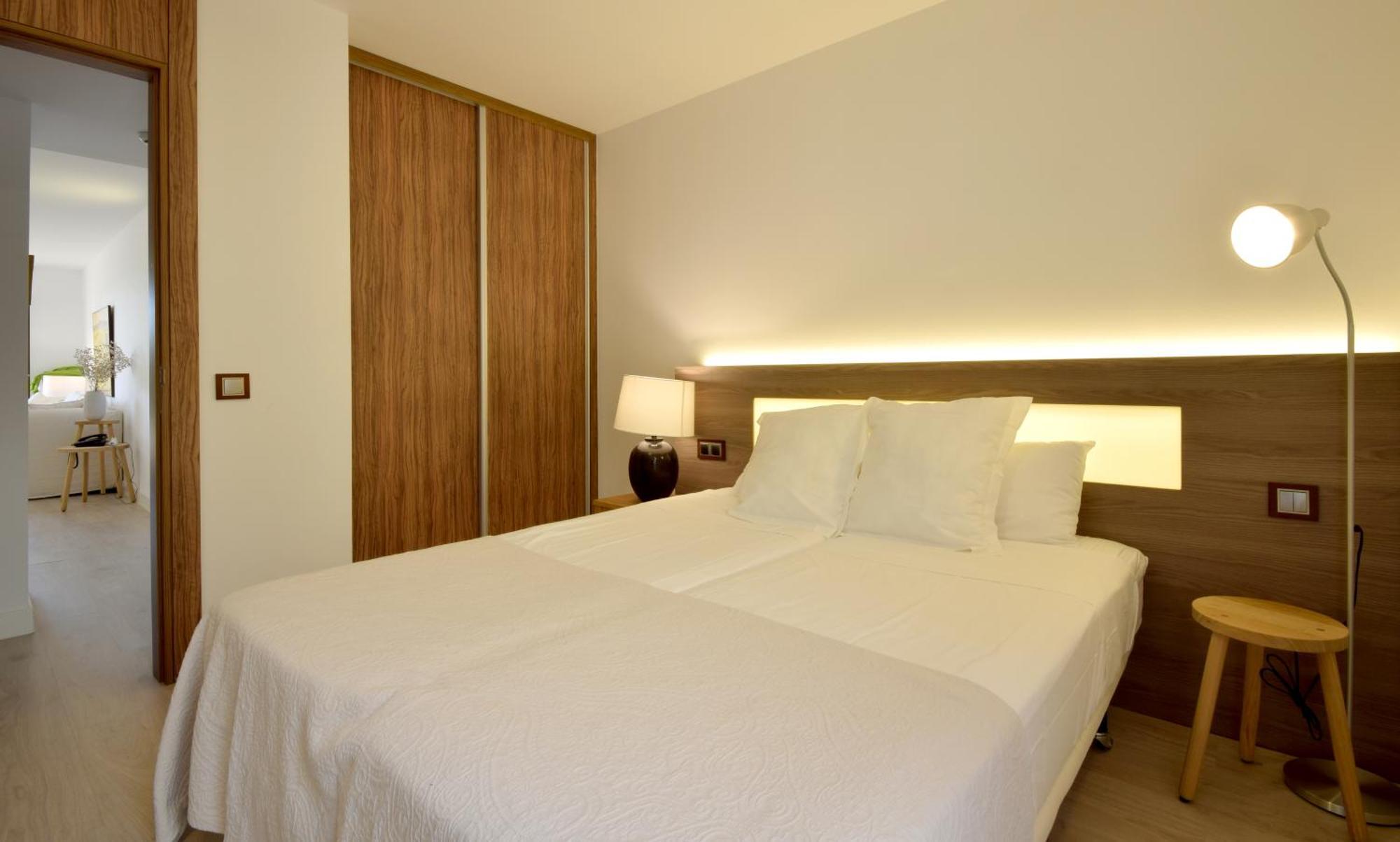Deluxe One-Bedroom Apartment,1614355708:JPEG