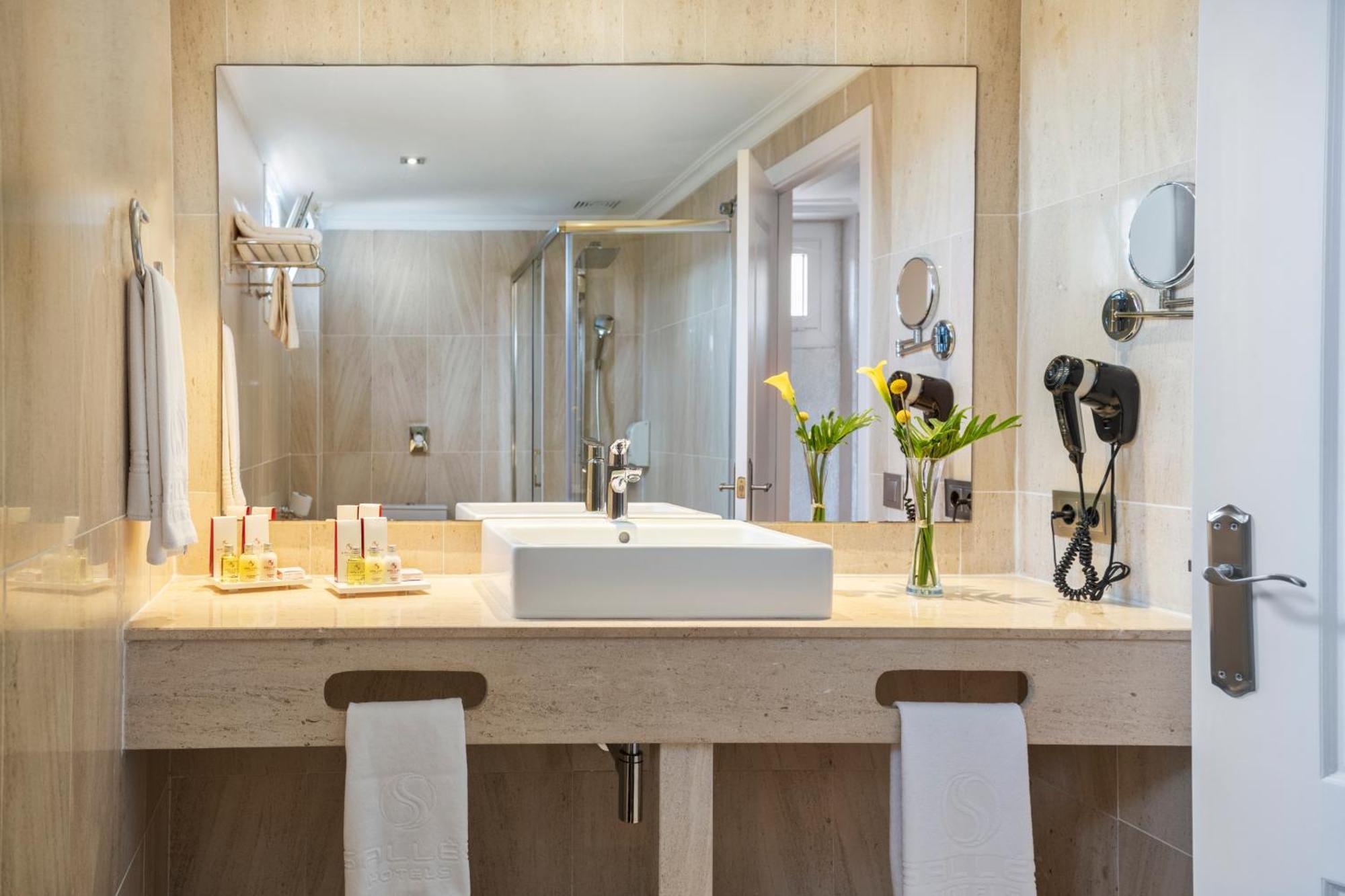 Deluxe Room Spa Access