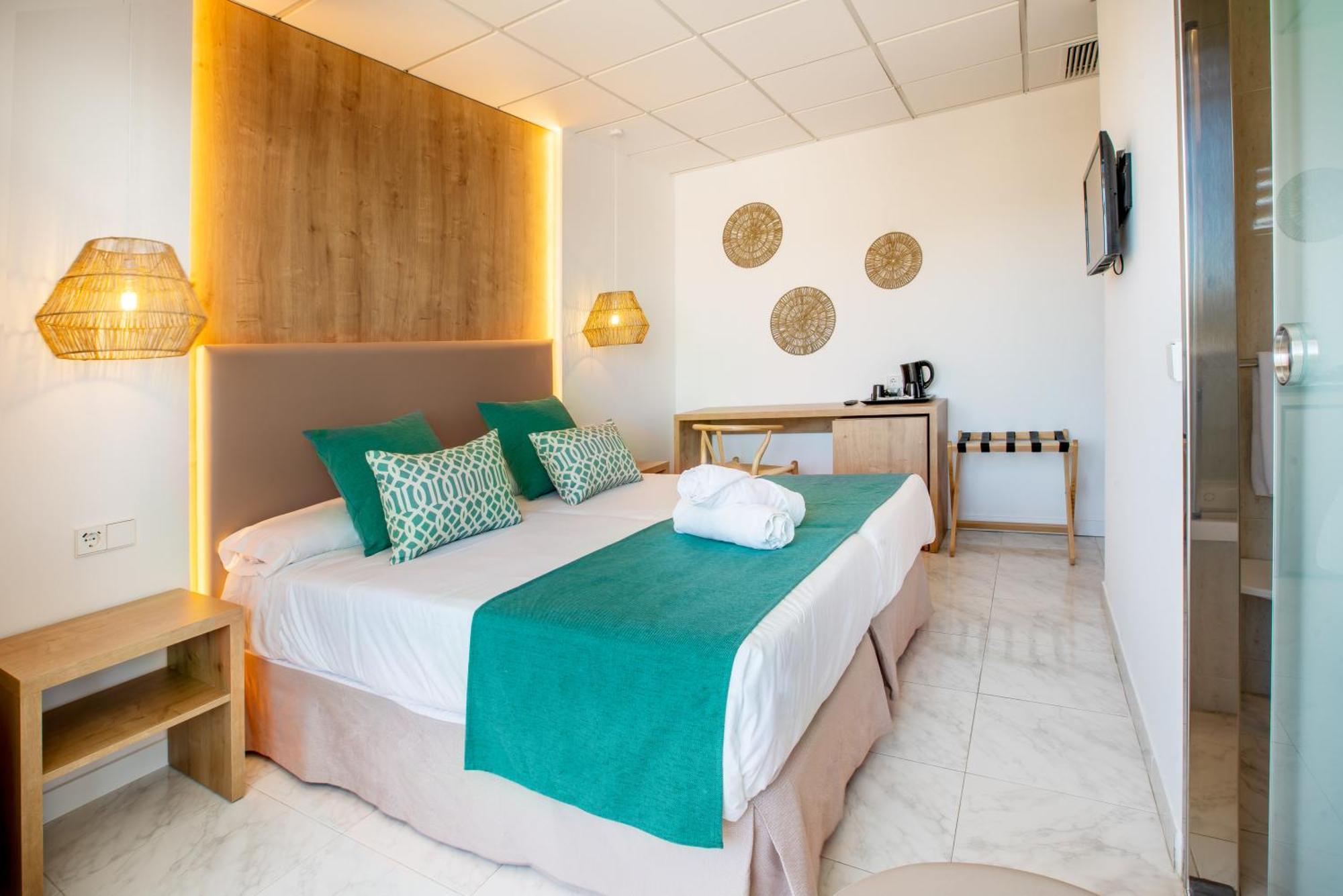 Deluxe Double Room with Side Sea View,1272326122:JPEG