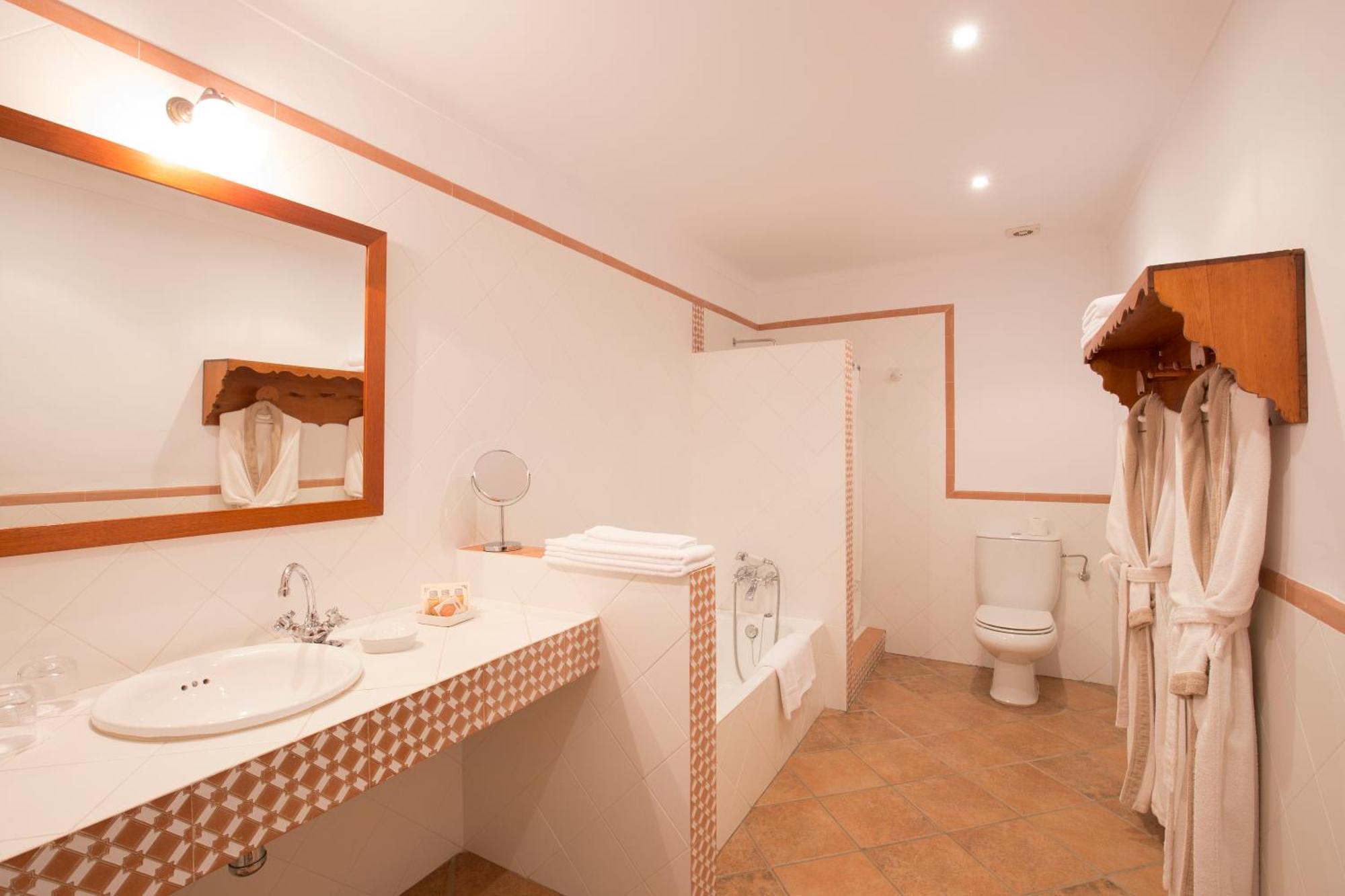 Double Room,1272425770:JPEG