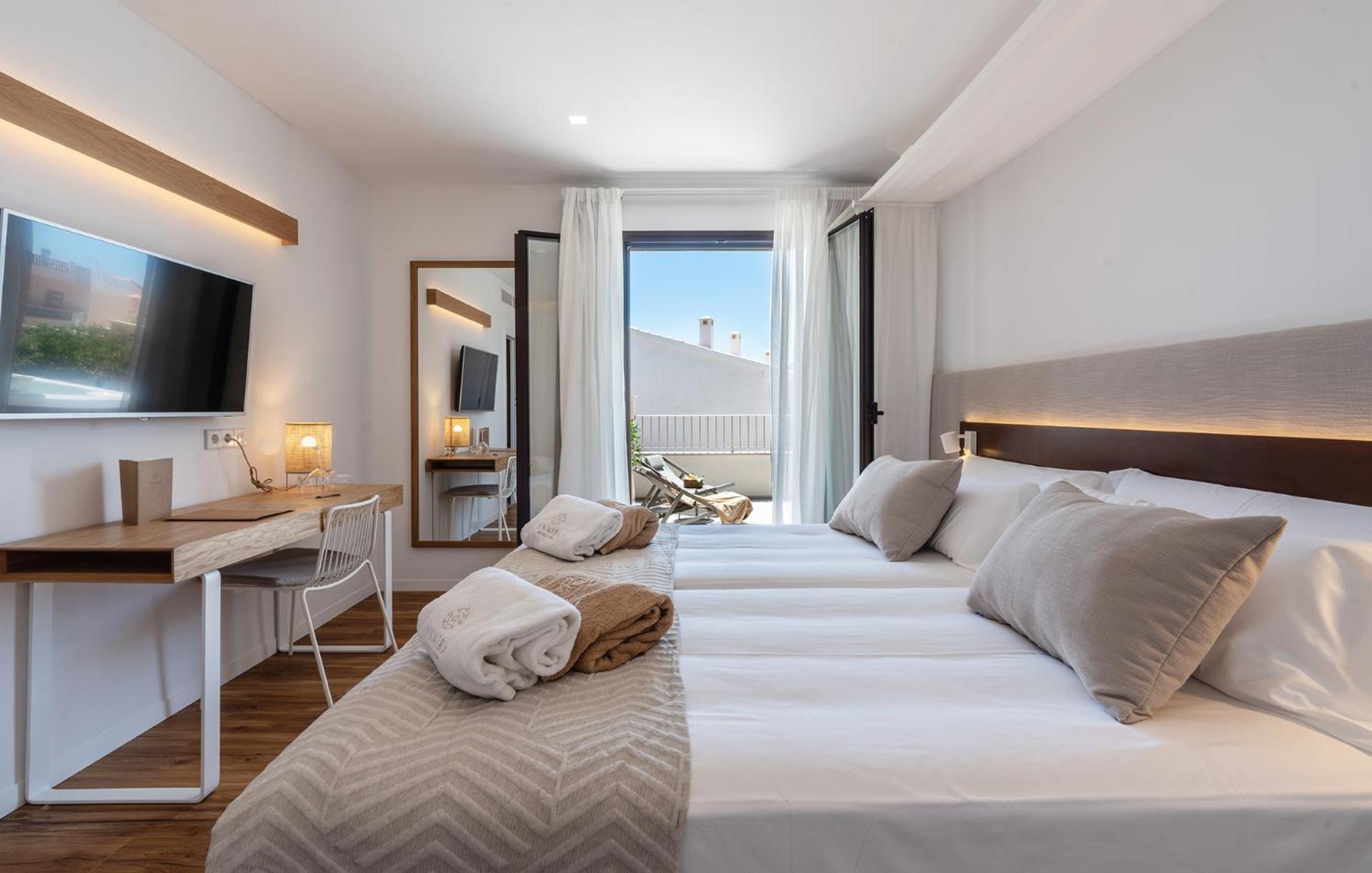 Deluxe Double Room Whirlpool Bath Terrace
