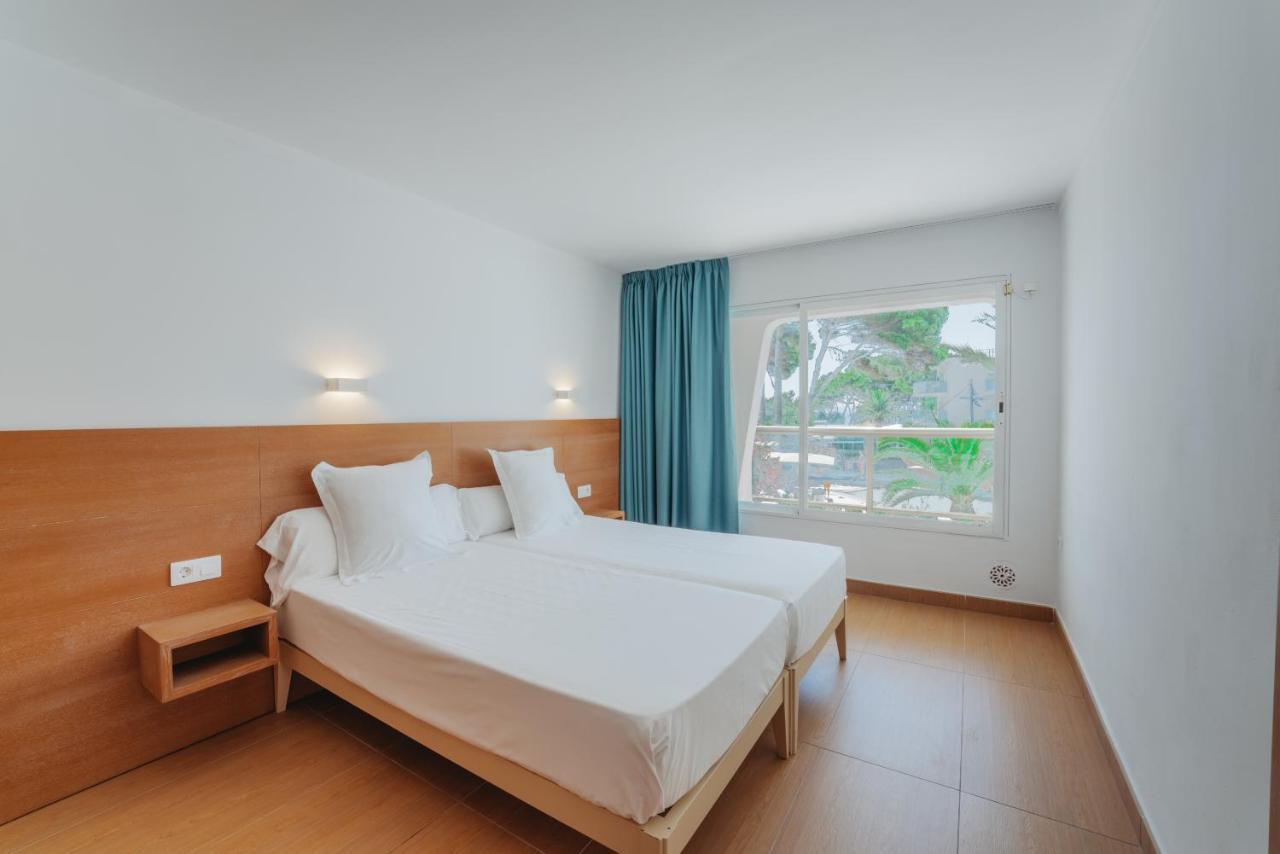 Two-Bedroom Apartment Sea View