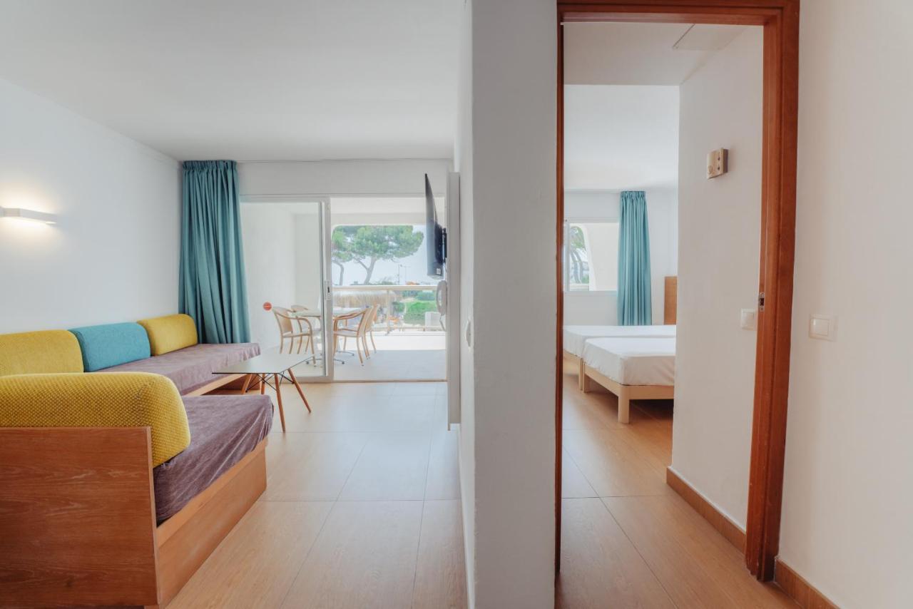 Two-Bedroom Apartment Sea View