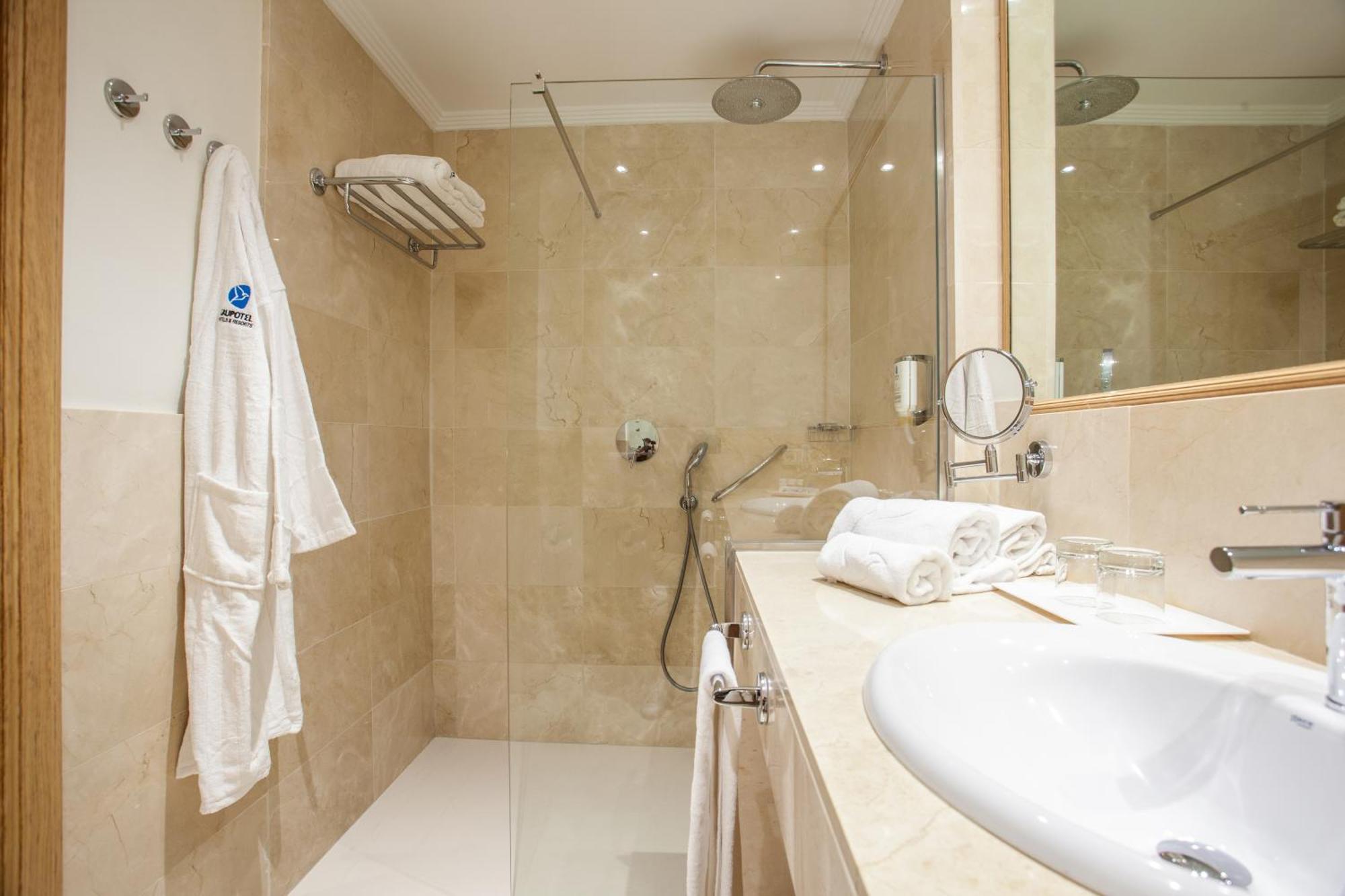 Suite con Vista Piscina (1 Adulto)