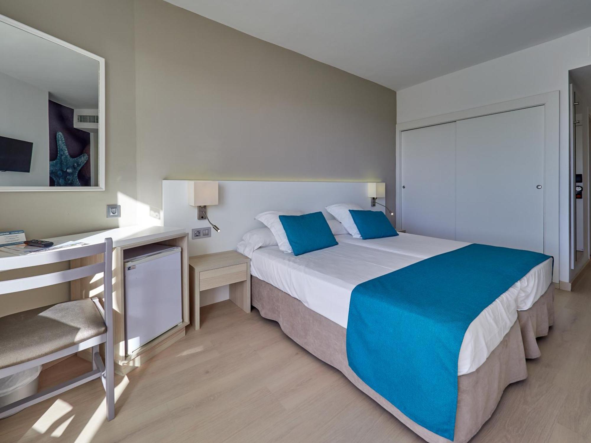 Double Room with Pool View and Balcony