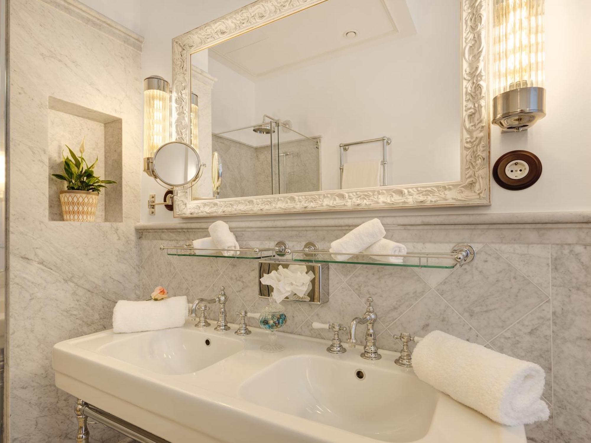 Deluxe Room spa access