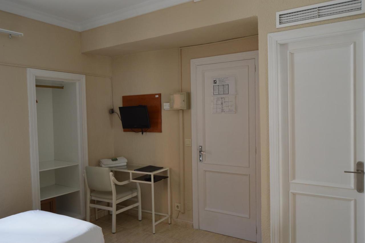 Twin Room,1758325164:JPEG