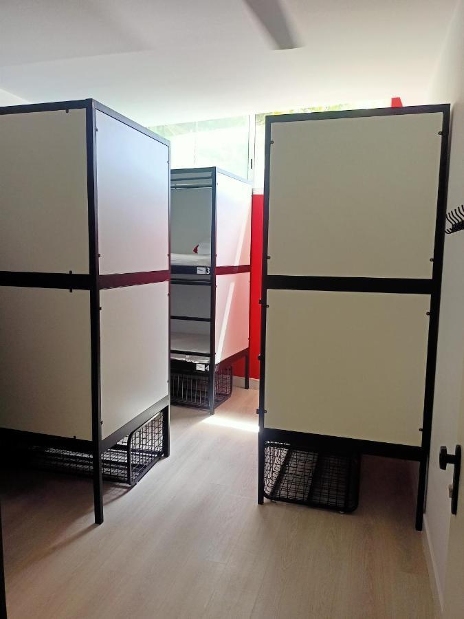 Posto Letto in Dormitorio Maschile per 8 Persone