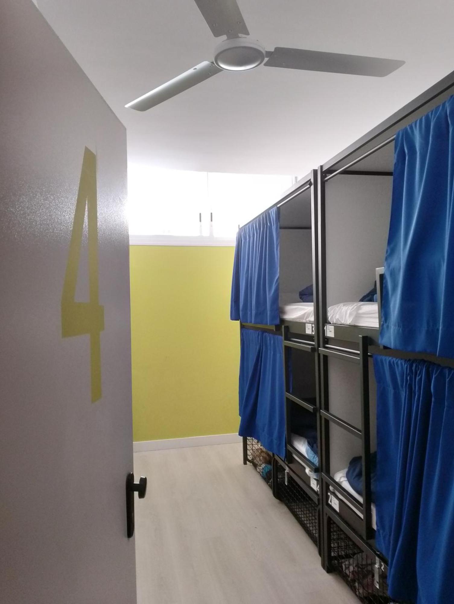 Posto Letto in Dormitorio Misto con 4 Letti