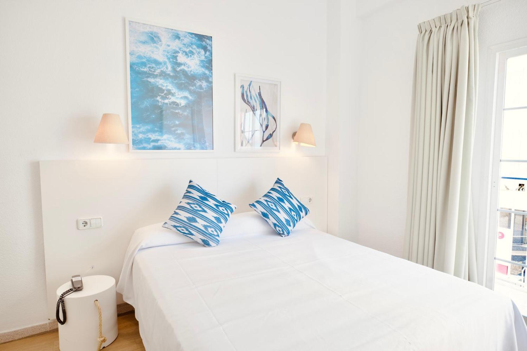 Double Room Balcony Lateral Sea View