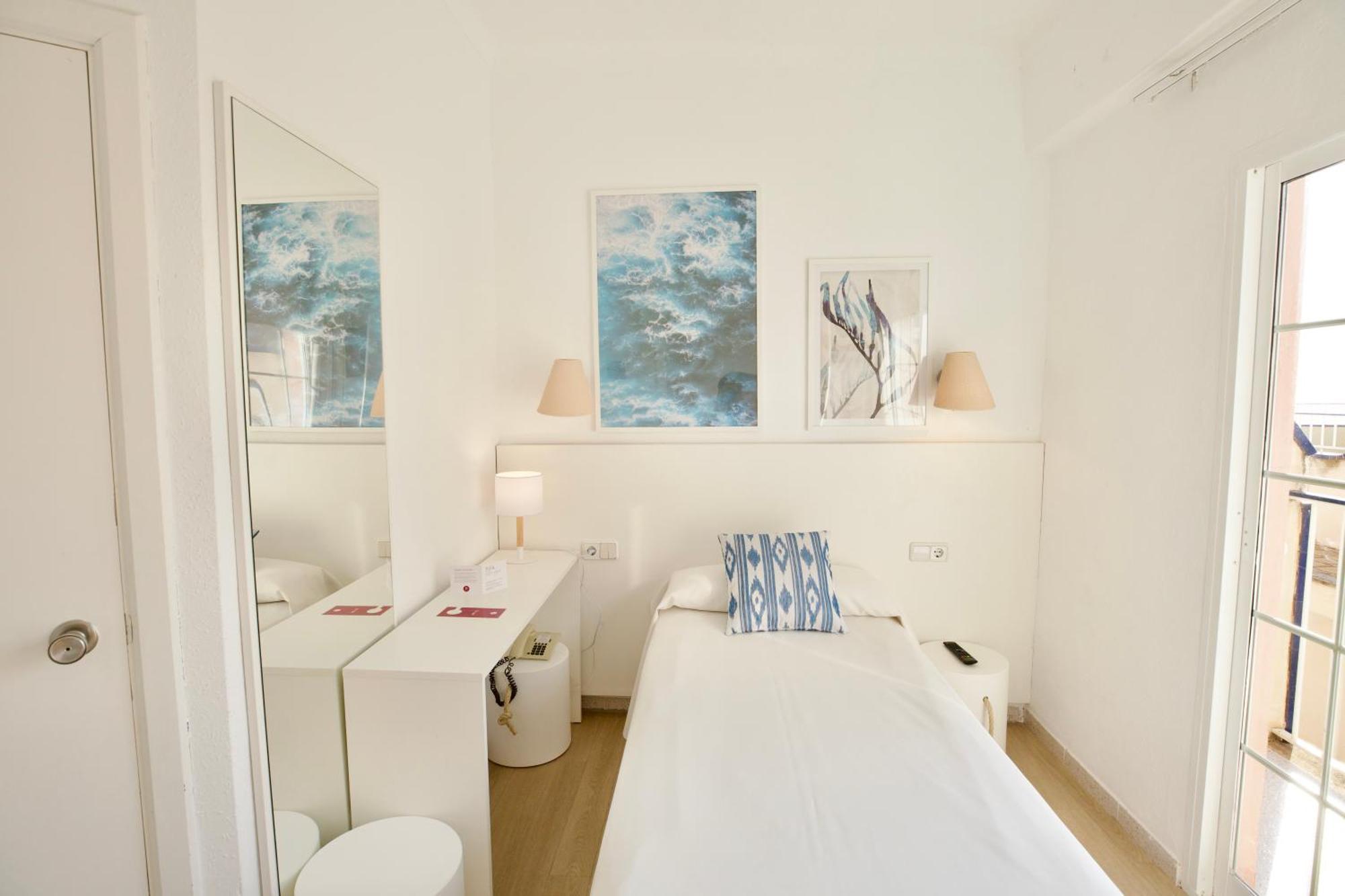 Single Room Balcony