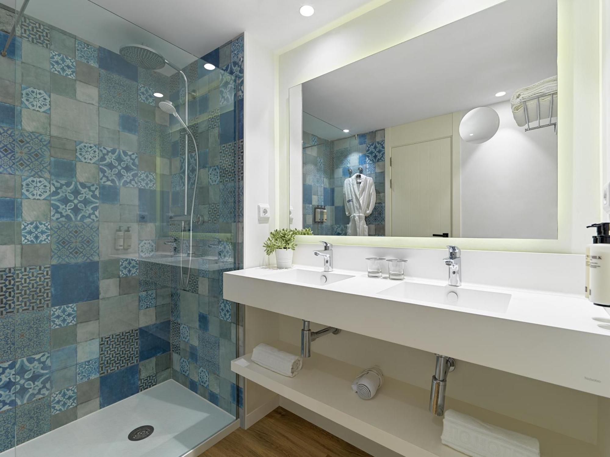 Double Room with Pool View,1554817846:JPEG