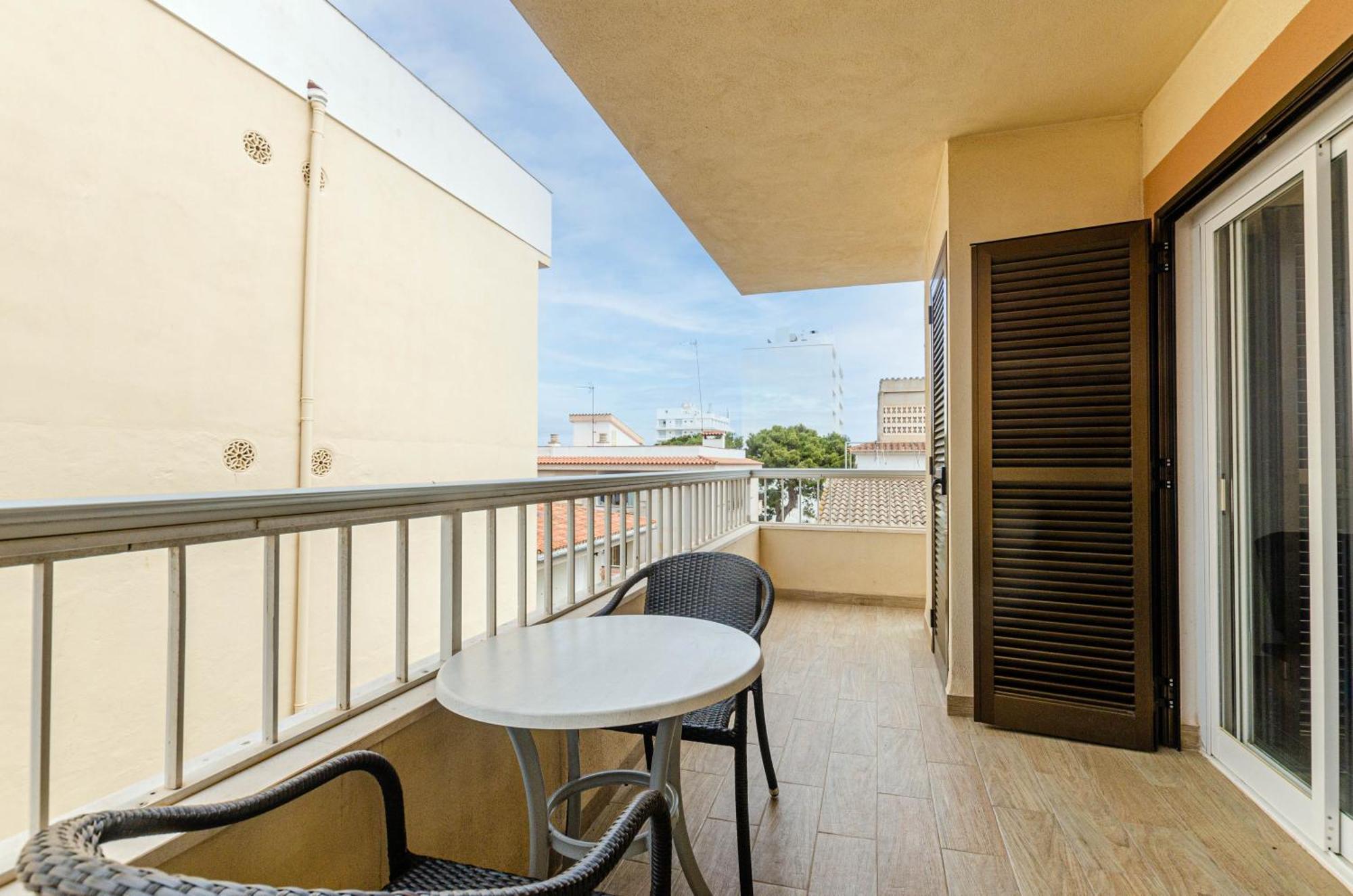 Apartamento con balcón