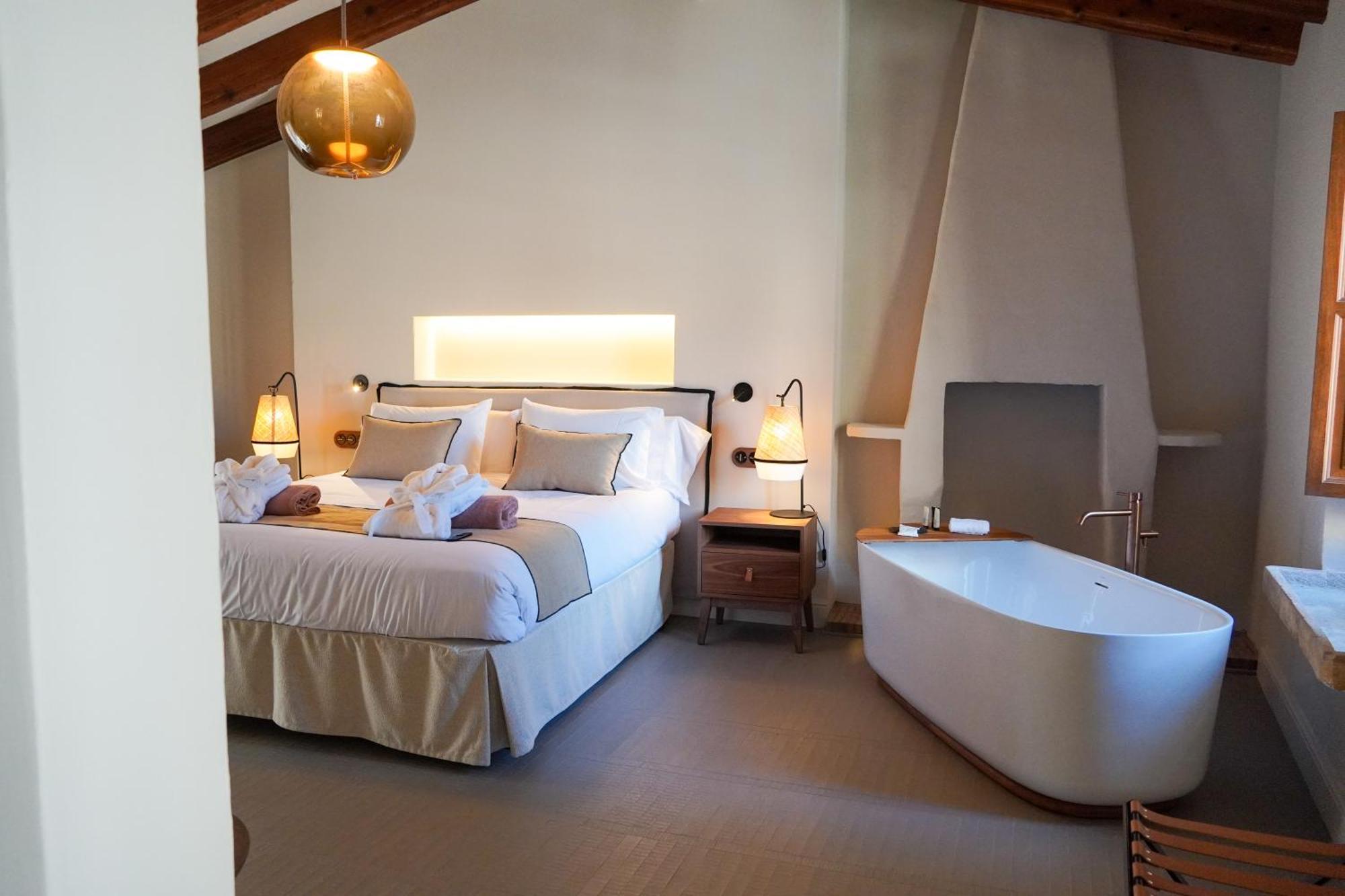 Junior Suite Pool View,1584978630:JPEG
