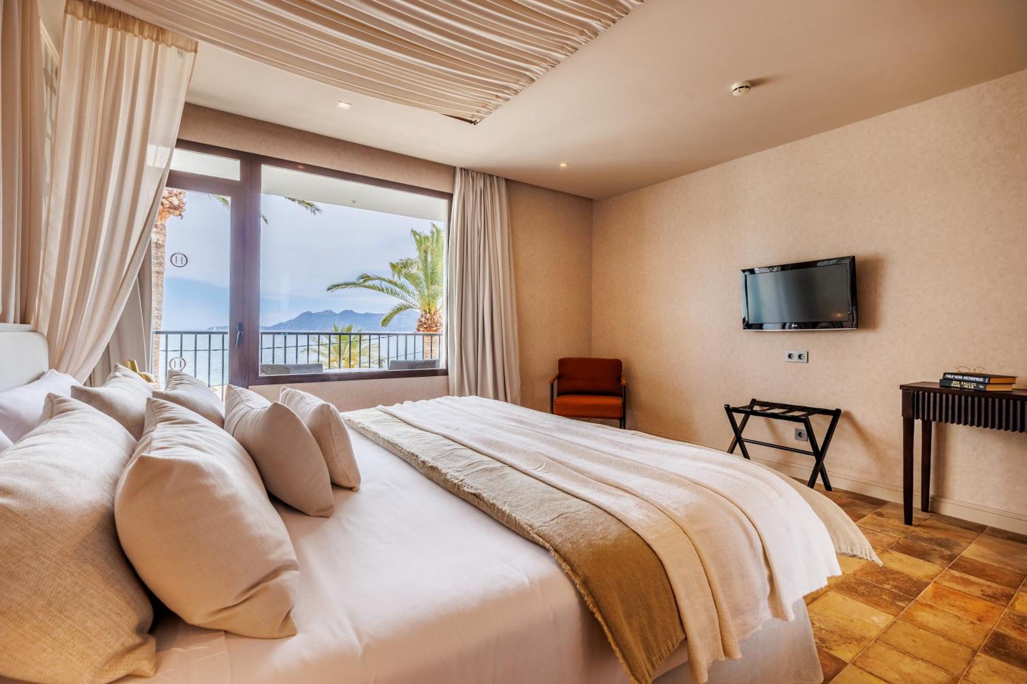 Double or Twin Room Sea View balcony