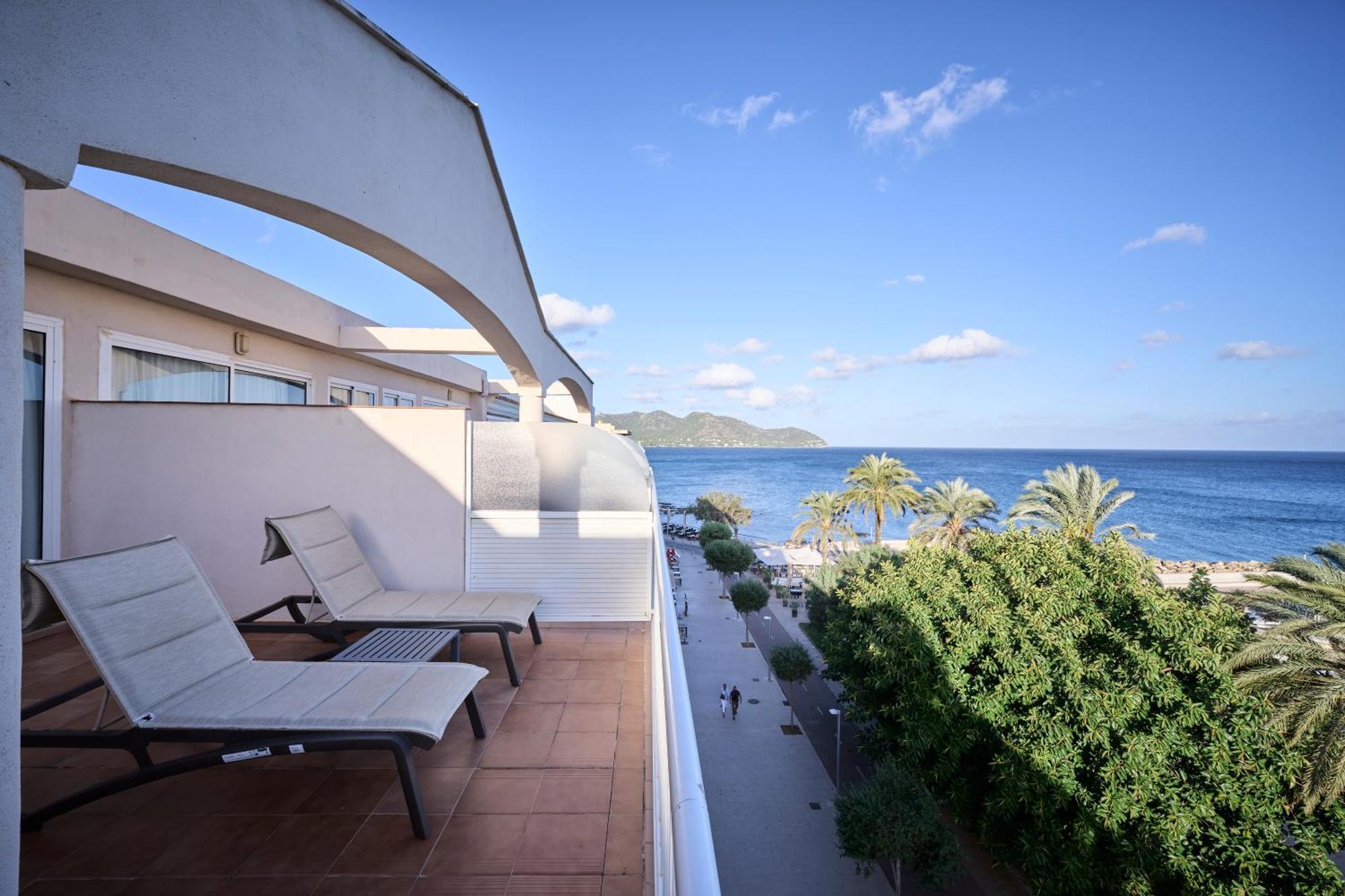 Doppelzimmer mit Terrasse und Panoramablick auf das Meer