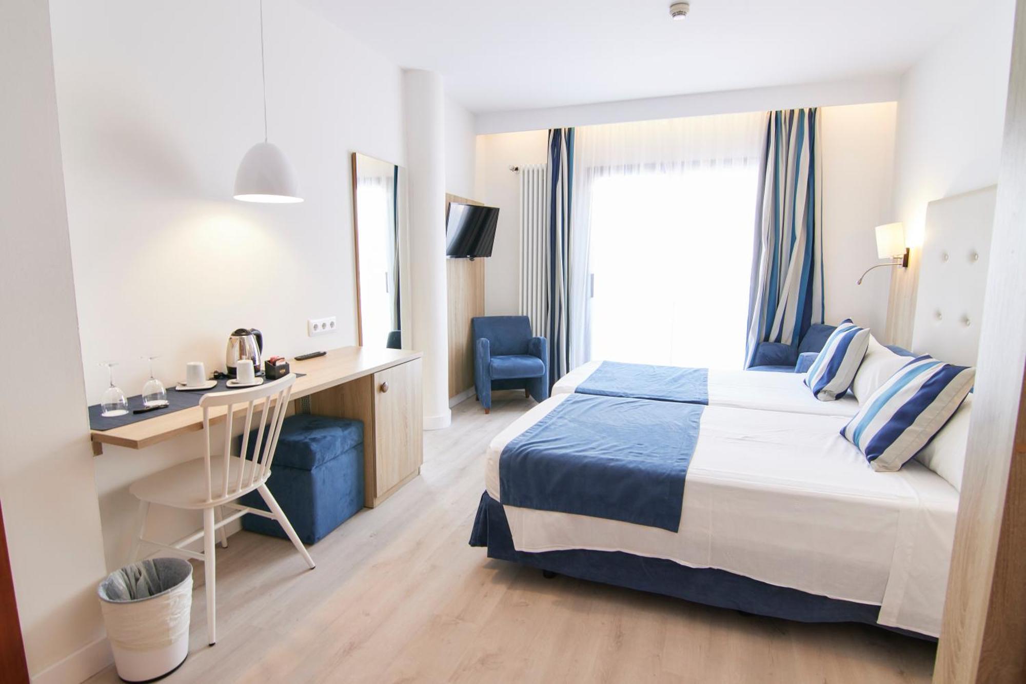Comfort Double Room balcony lateral Sea View