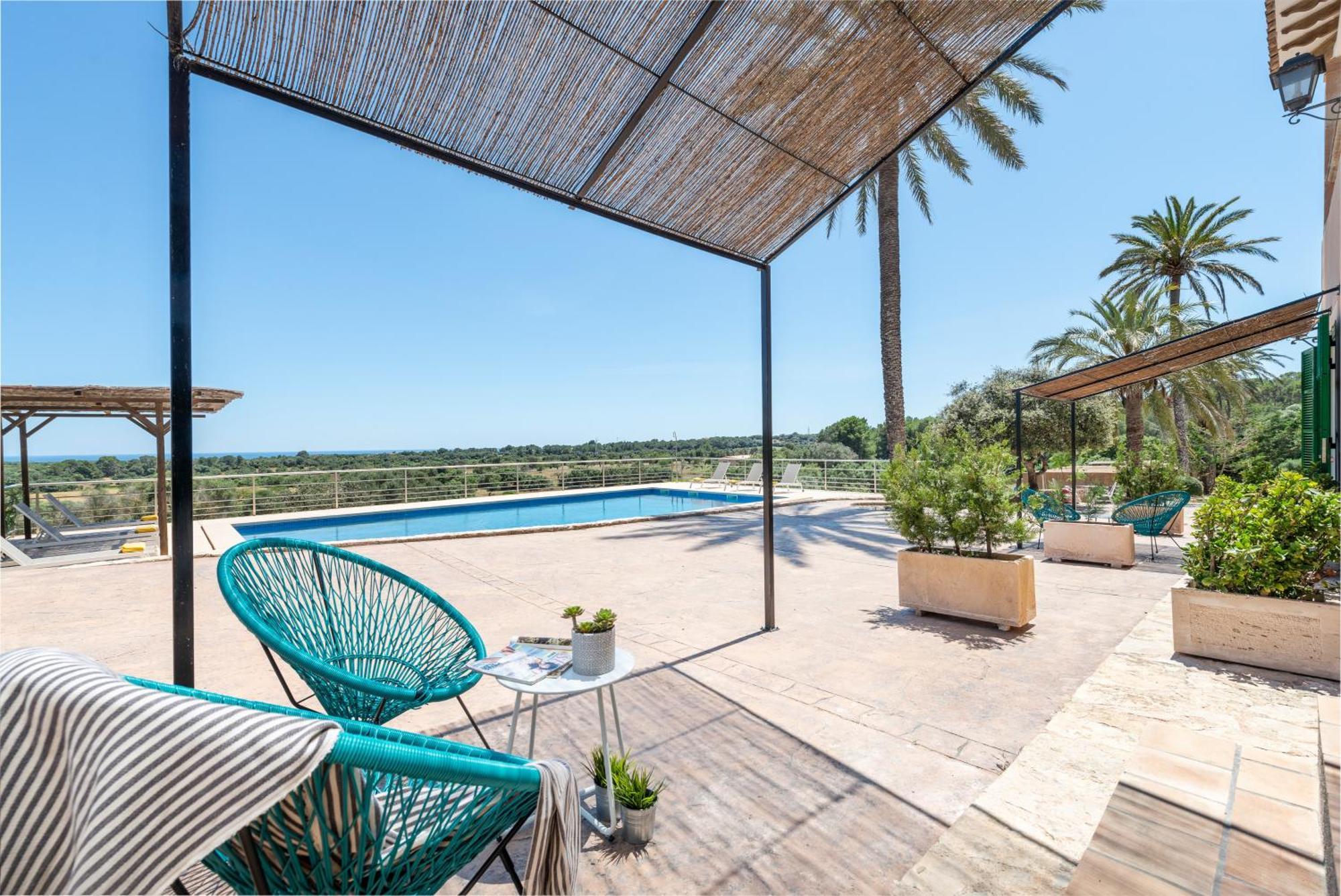 Holiday Home Pool