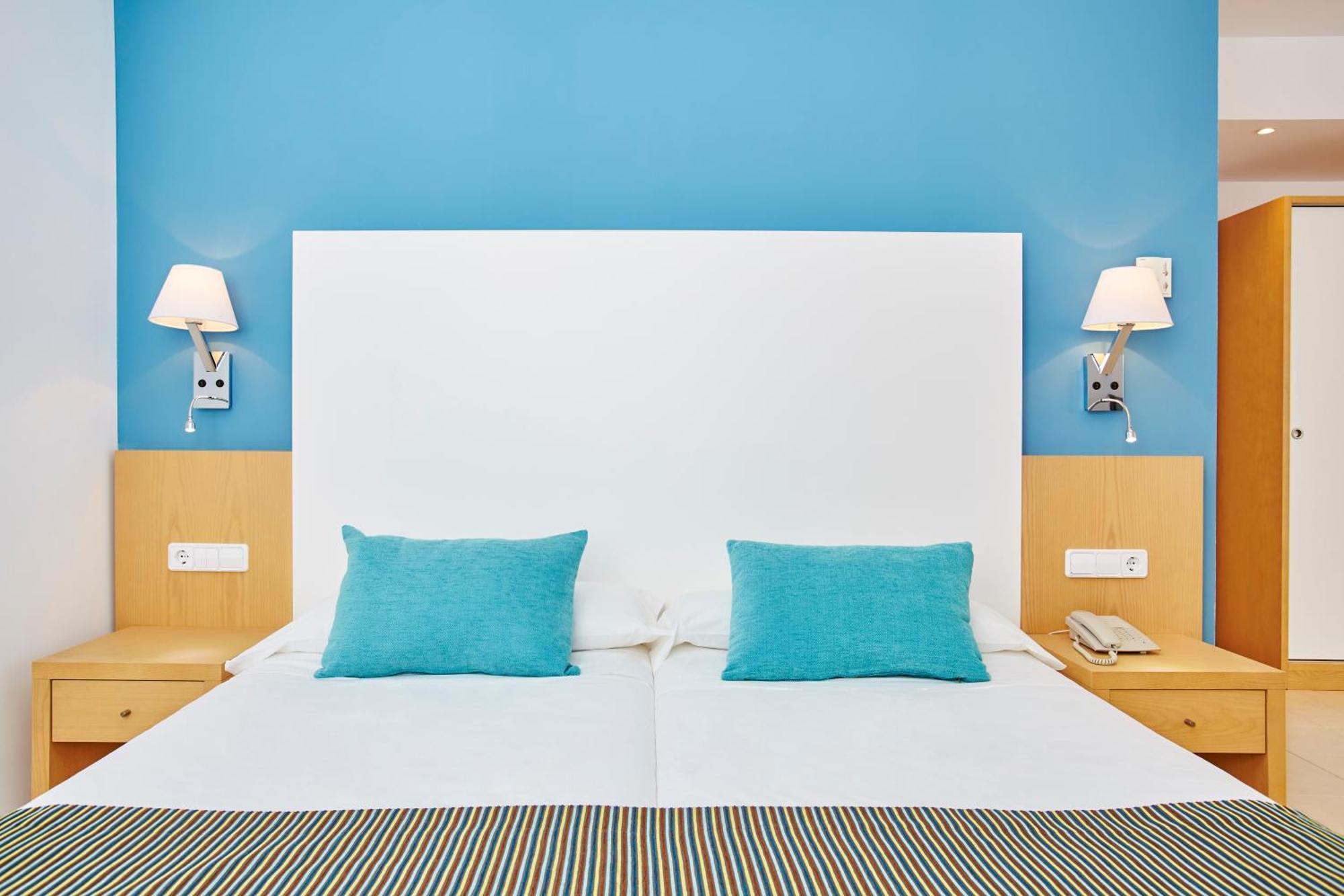 Twin Room,1632264963:JPEG