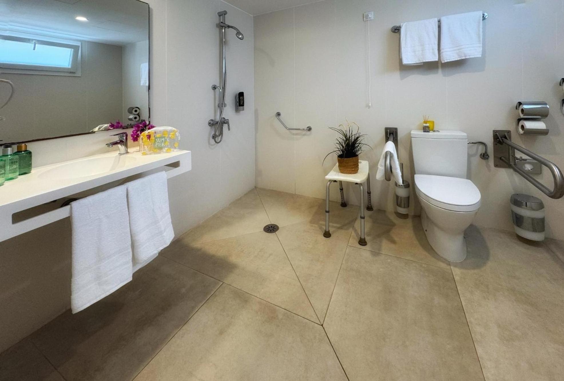 Double Room - Disability Access,1624315538:JPEG