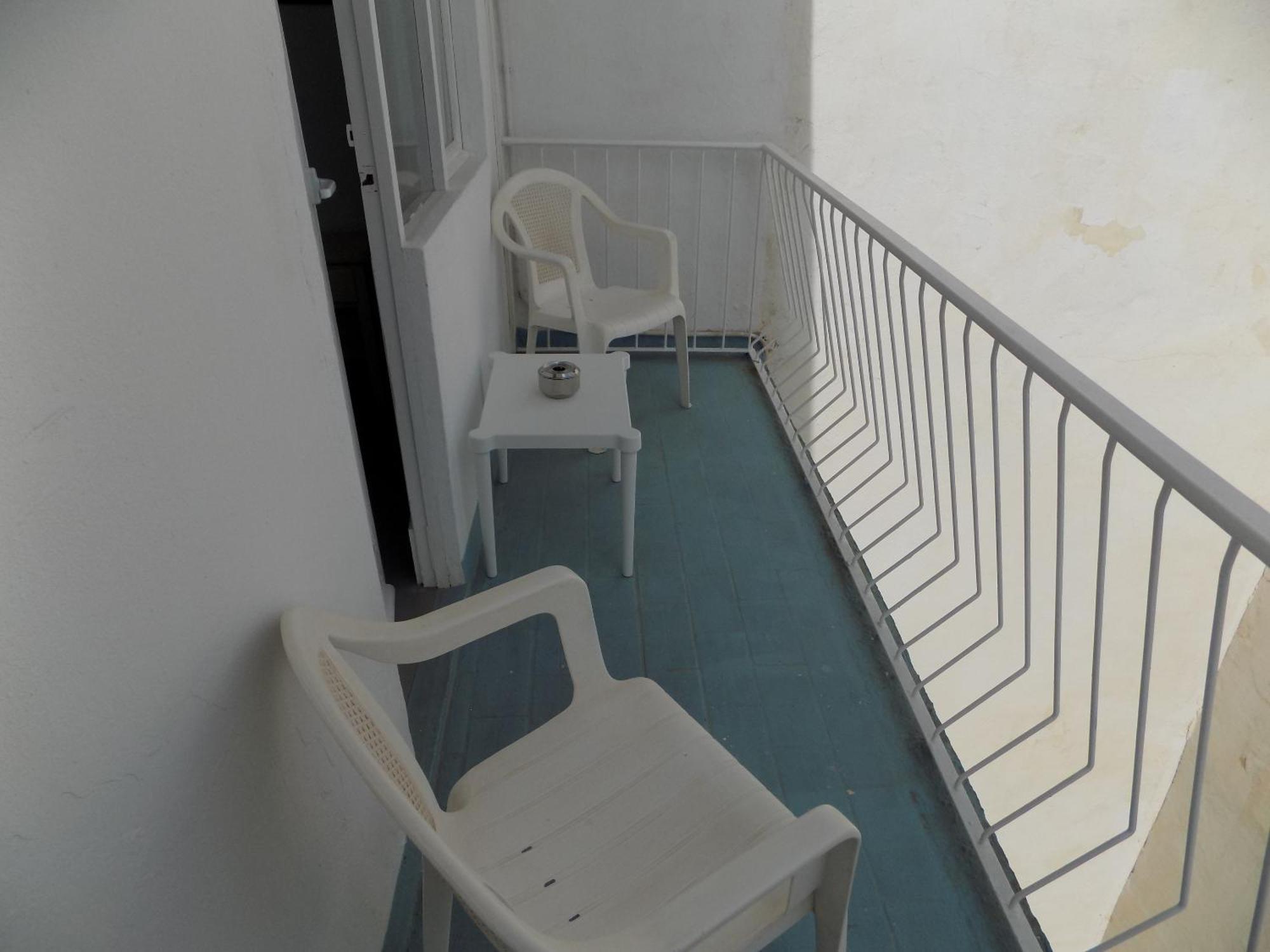 Doppelzimmer mit Balkon und Gemeinschaftsbad