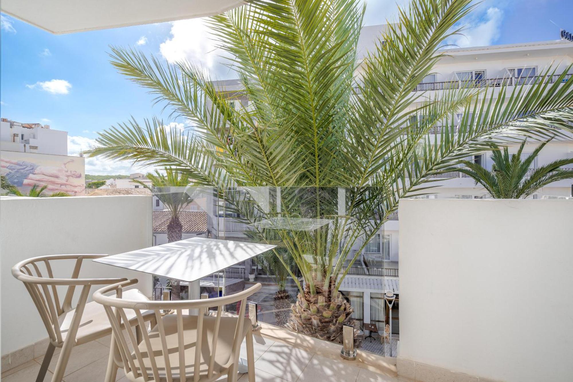 Apartment with Street View,1627935380:JPEG