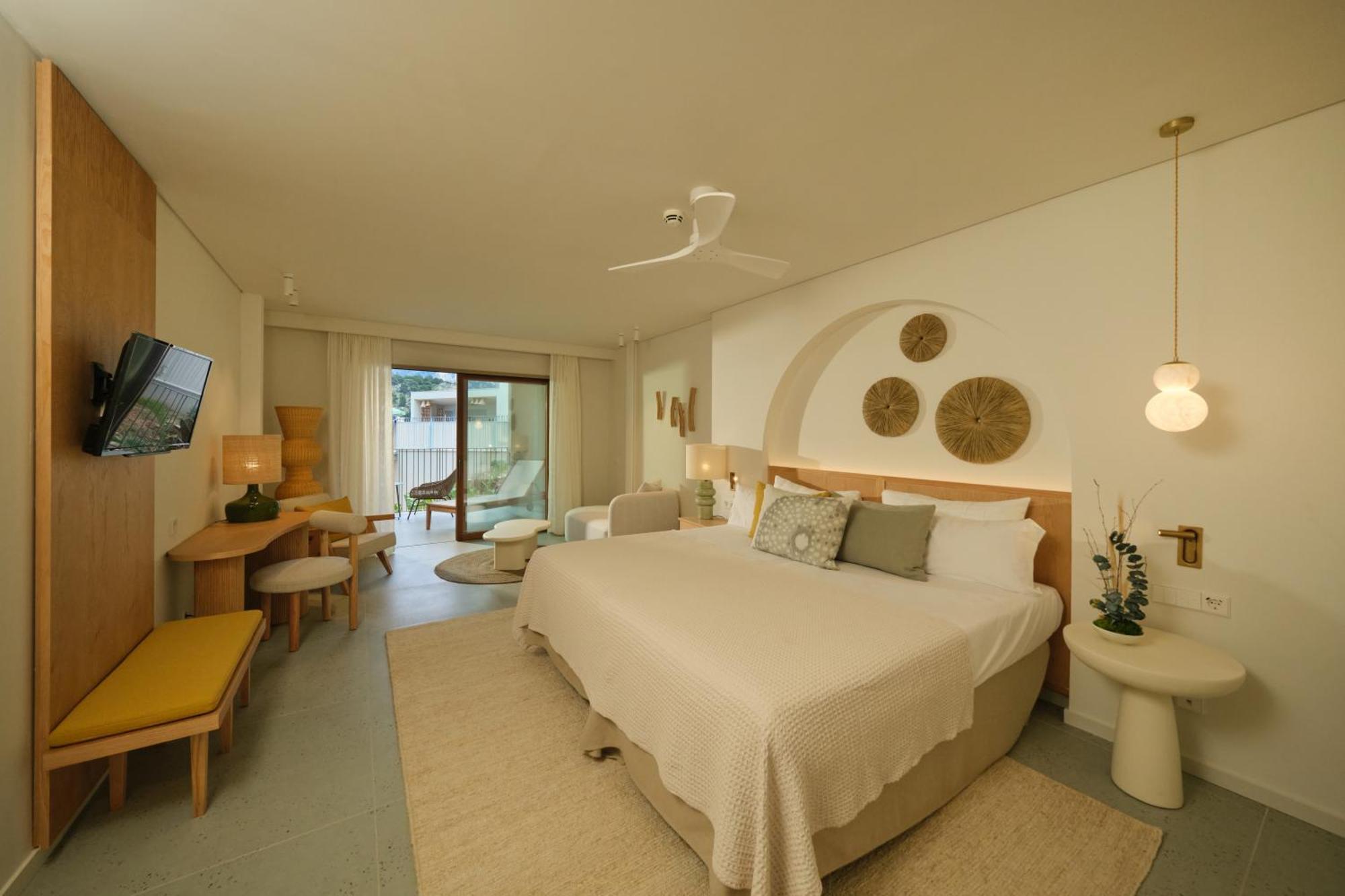 Junior Suite with Mountain View,1666644241:JPEG