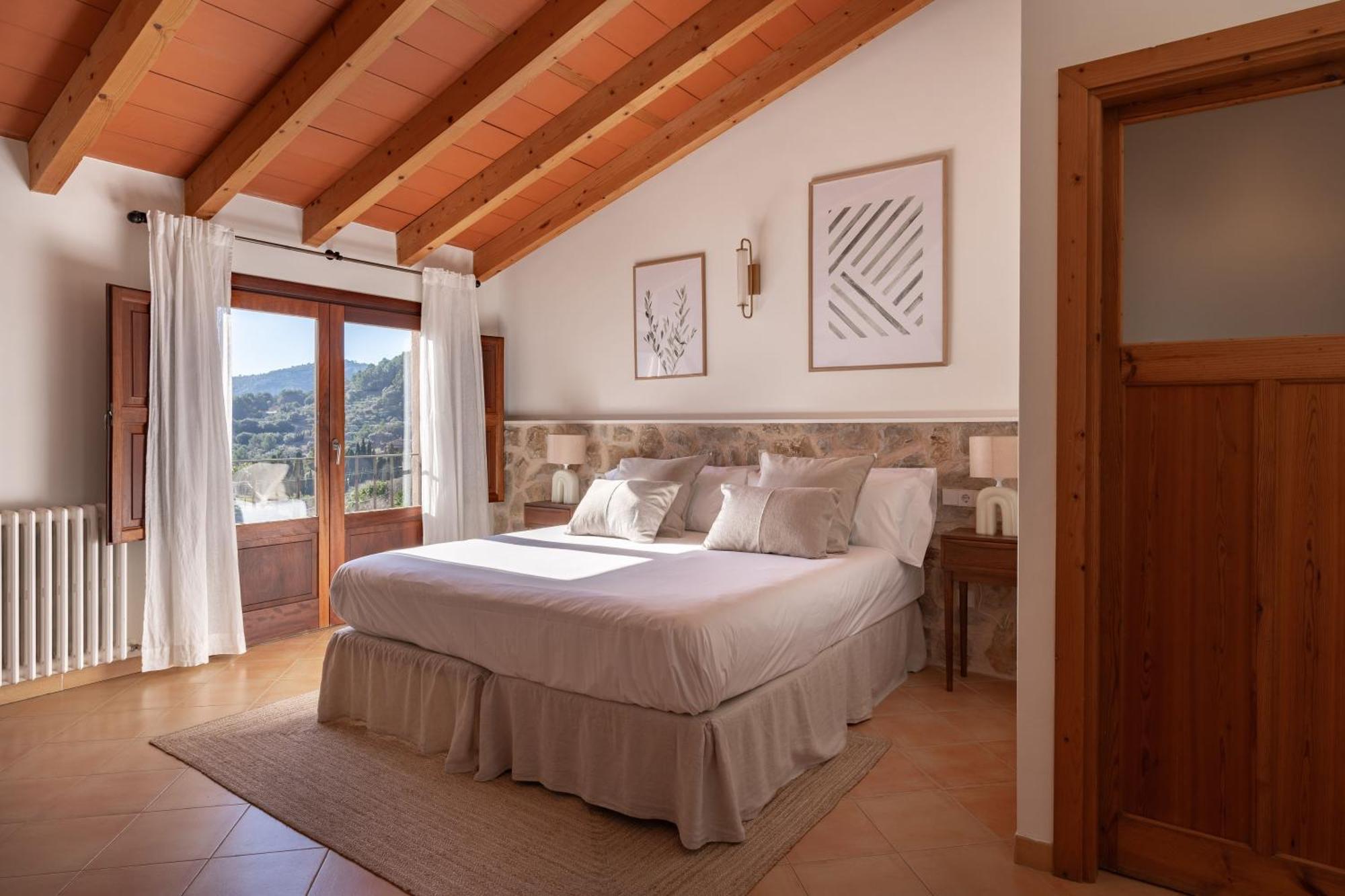 Superior Double or Twin Room Mountain View