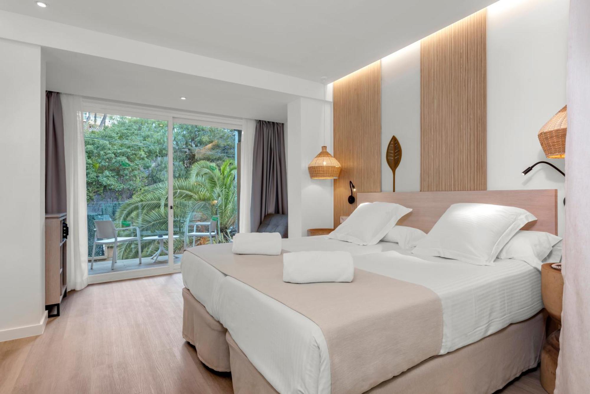 Silver Double Room Balcony