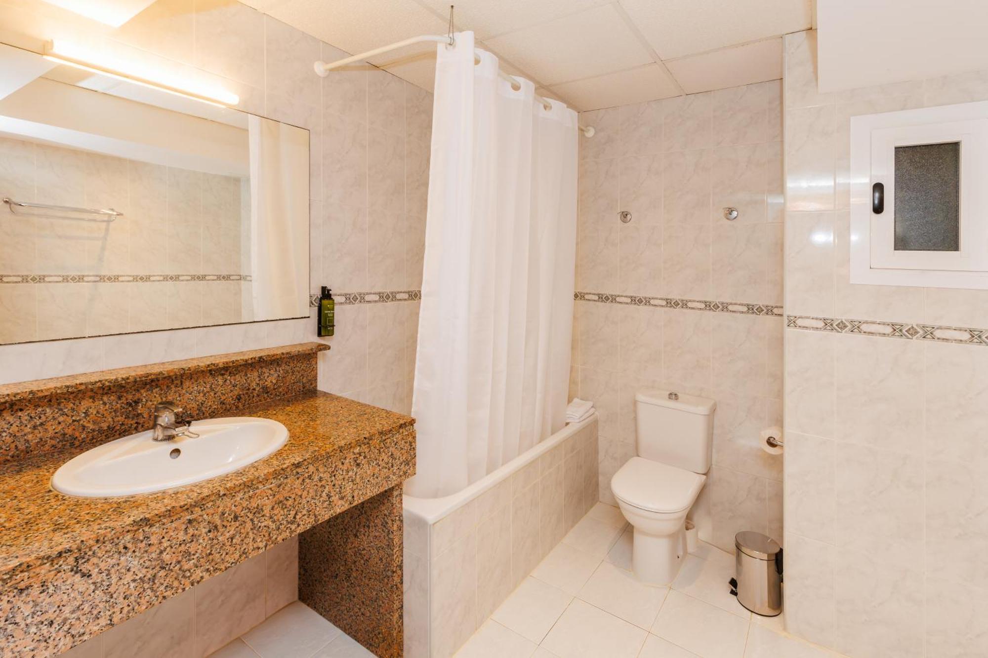 Large Double or Twin Room