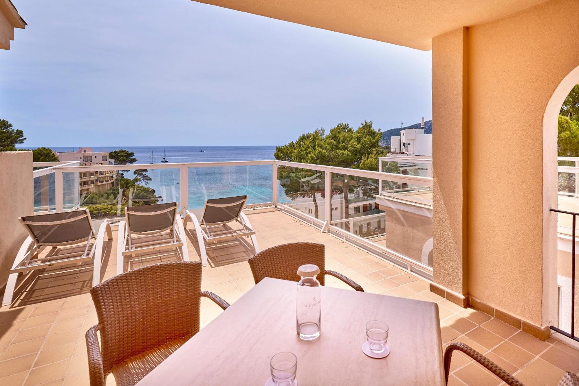 Two-Bedroom Apartment Sea View