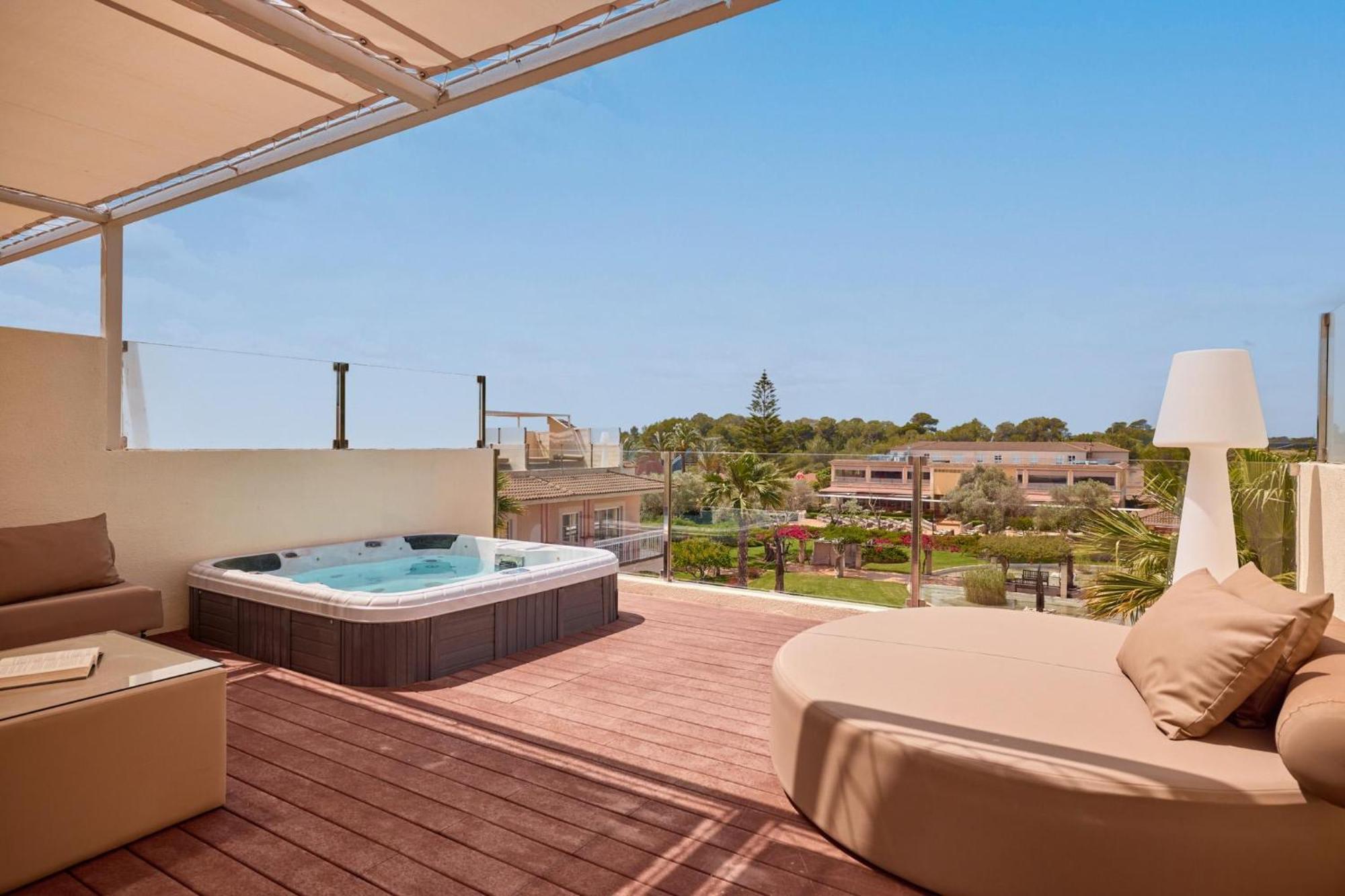 One-Bedroom Penthouse Suite,1682942965:JPEG