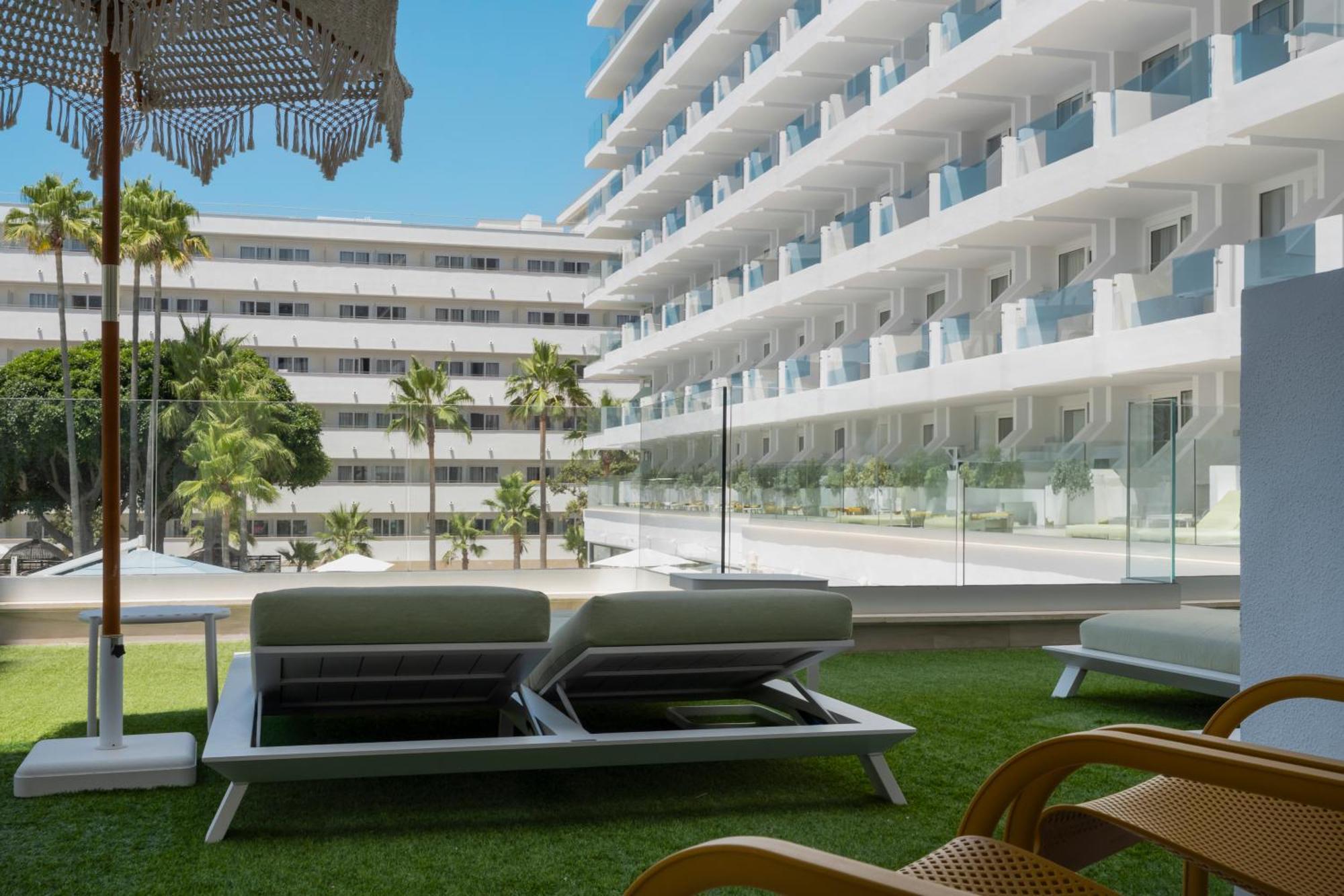 Double Pool View Premium Terrace