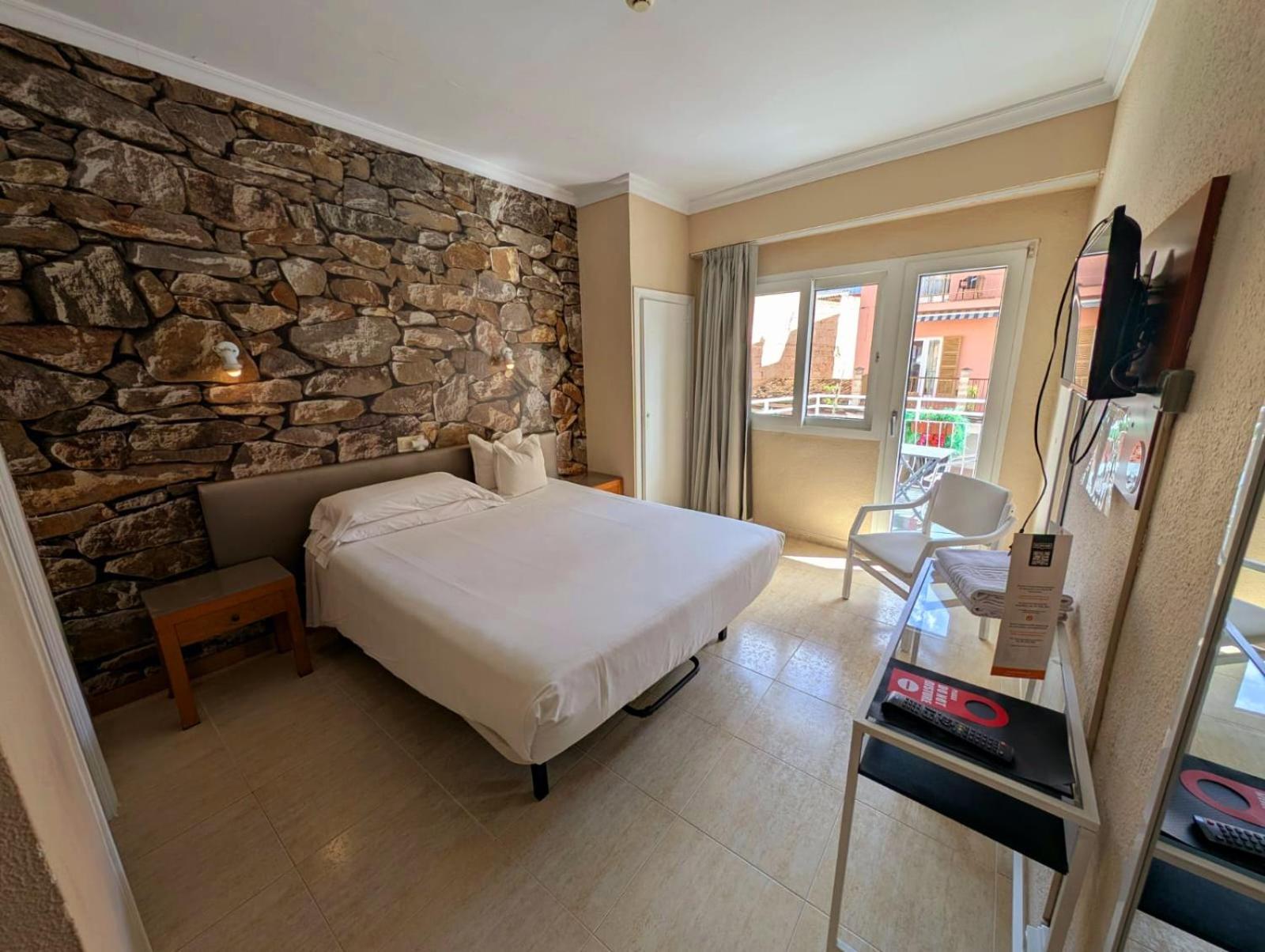 Deluxe Double Room,1758325195:JPEG