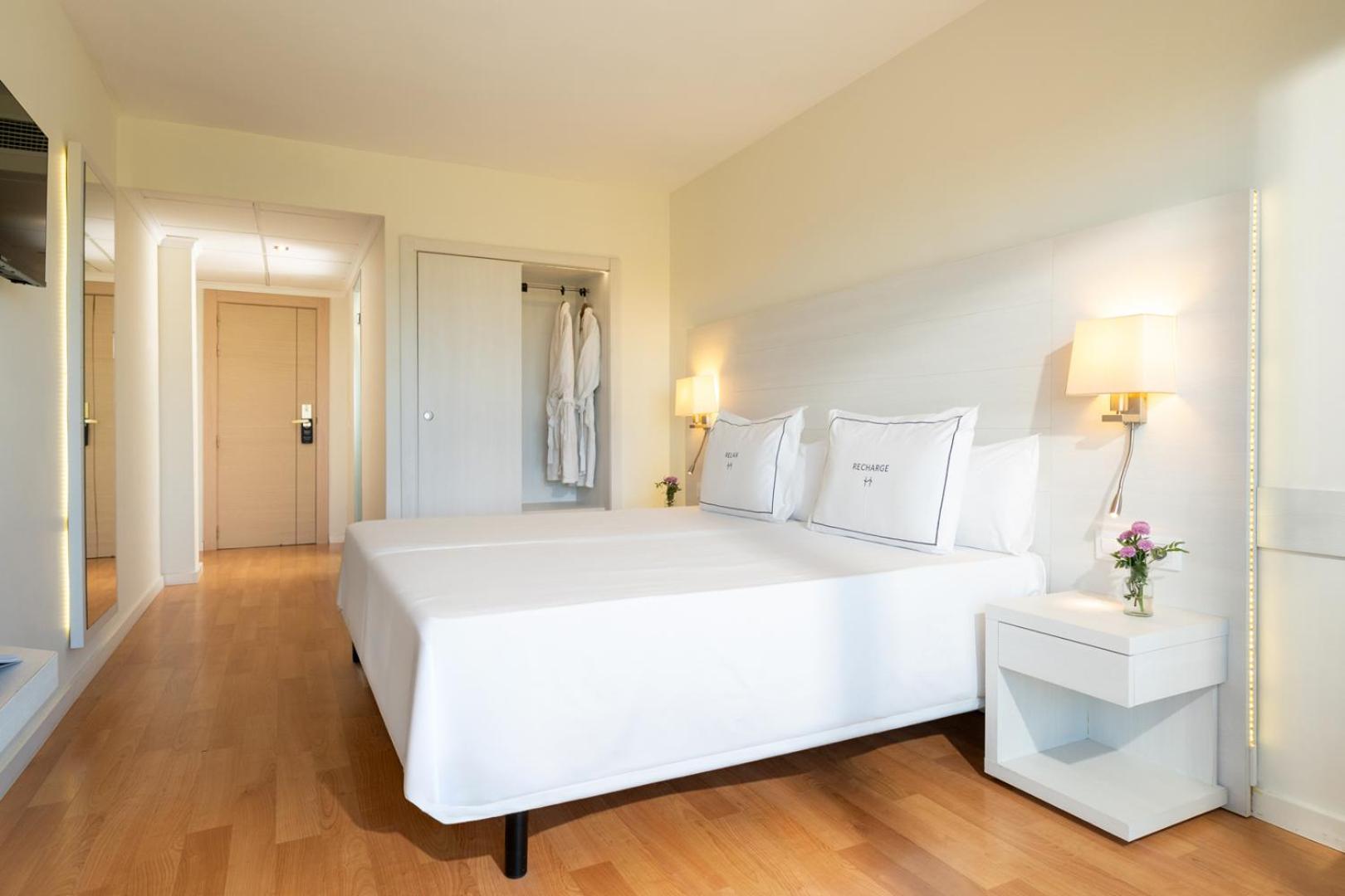 Budget Twin Room Balcony