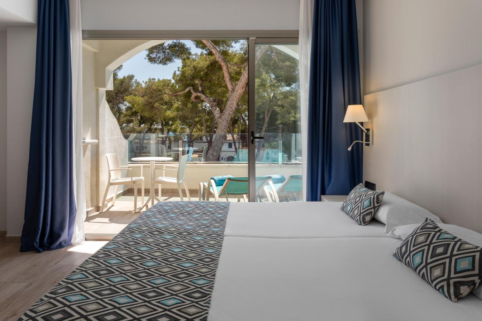Deluxe Room with Sea View