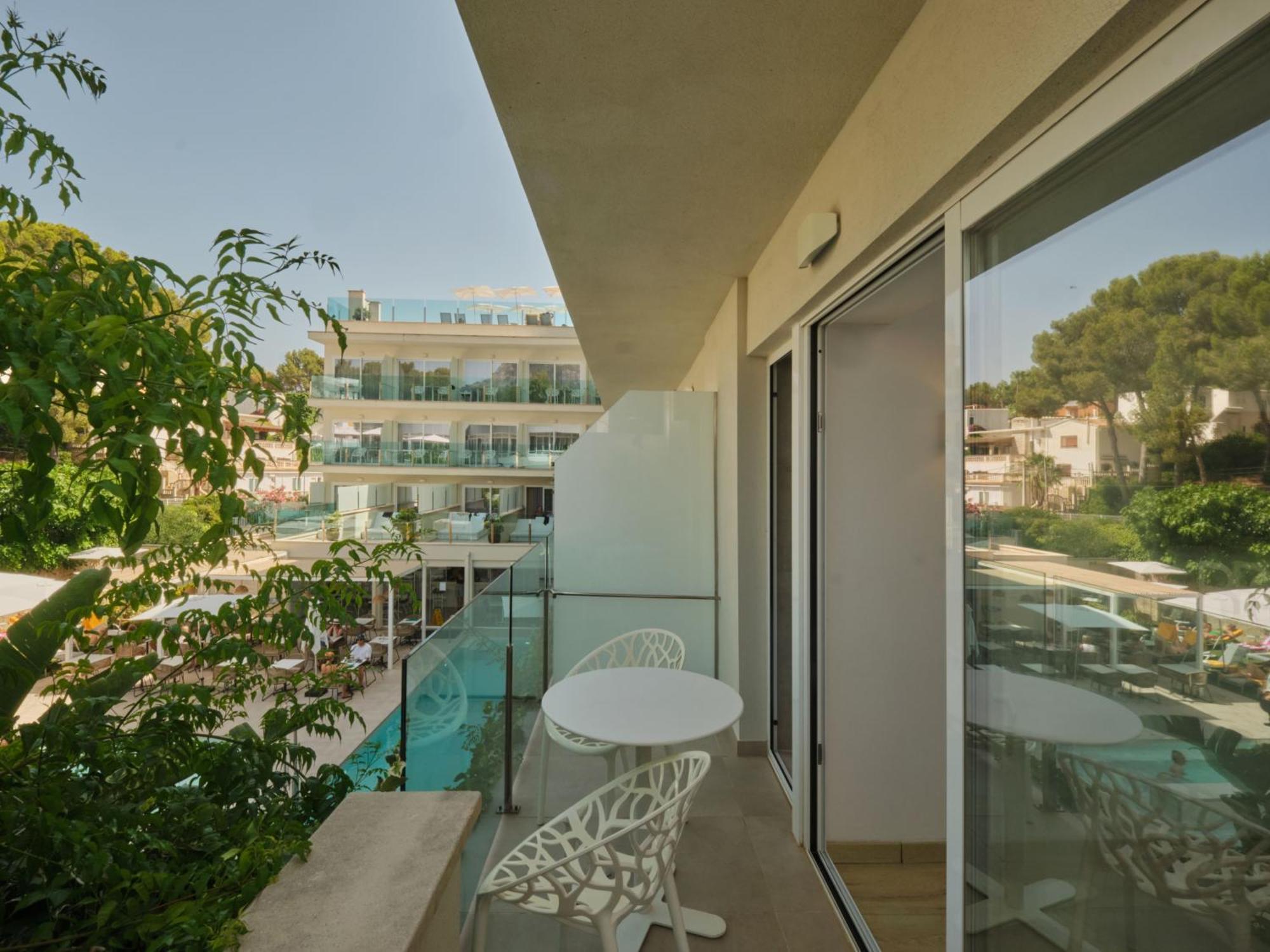 Double or Twin Room Pool View