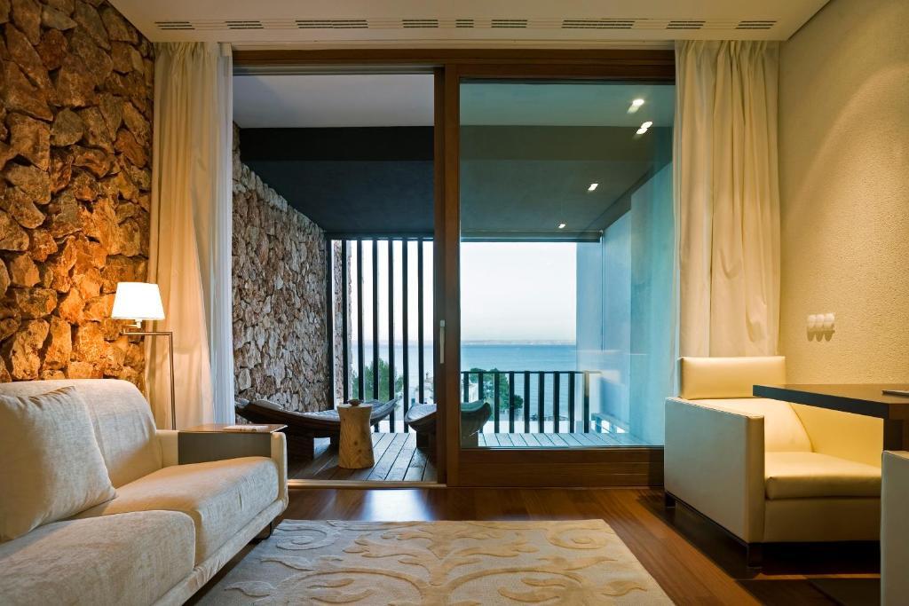 Deluxe Double Room with terrace and pool