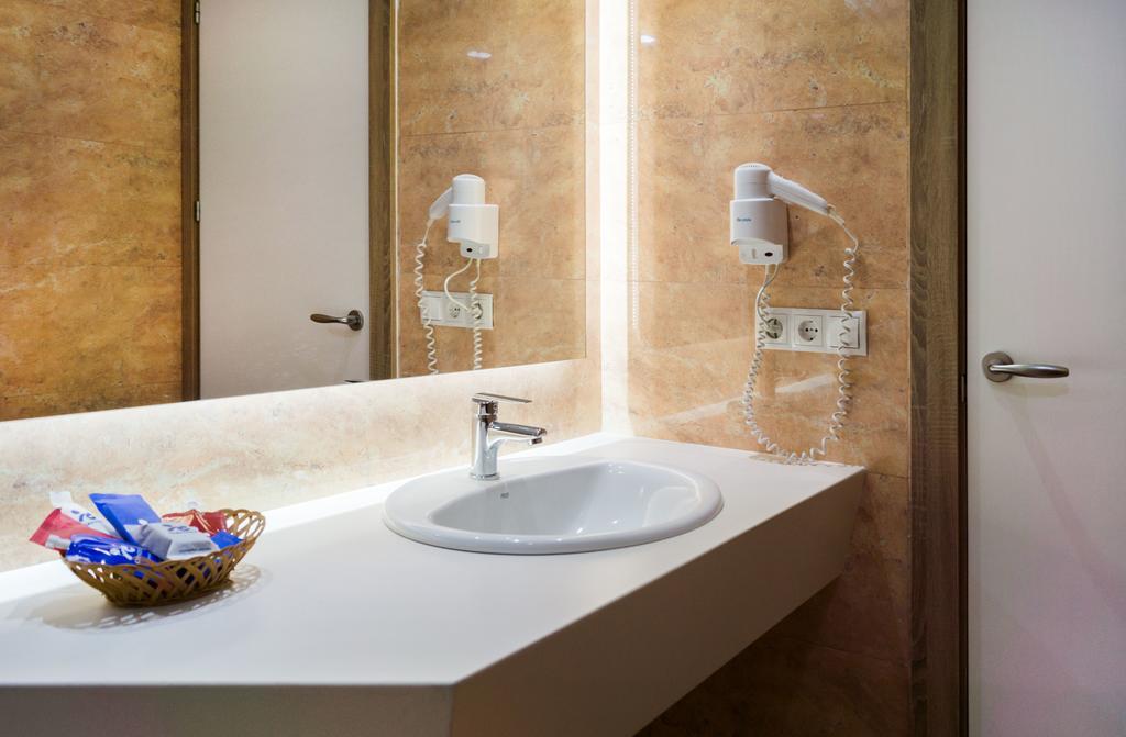Habitación Doble con balcón (1 adulto) - Uso individual