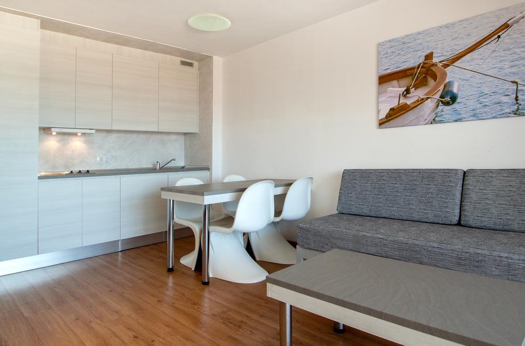 One-Bedroom Apartment Terrace