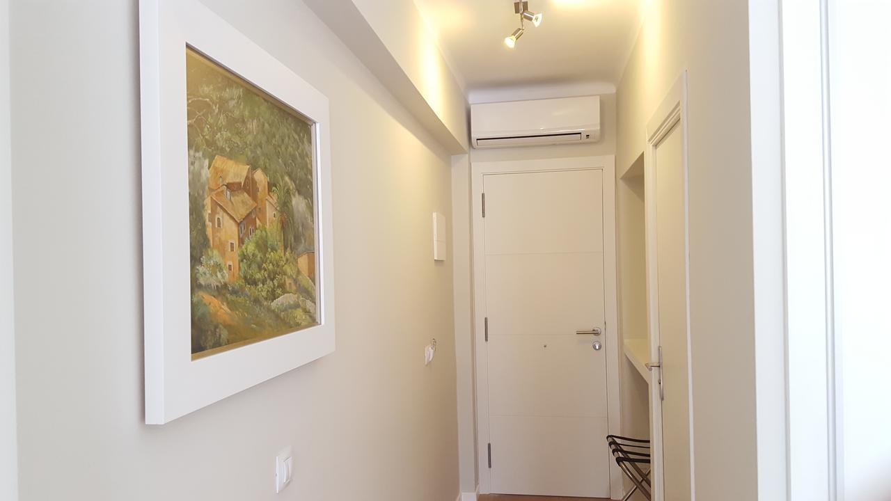 Deluxe Double Room with Side Sea View