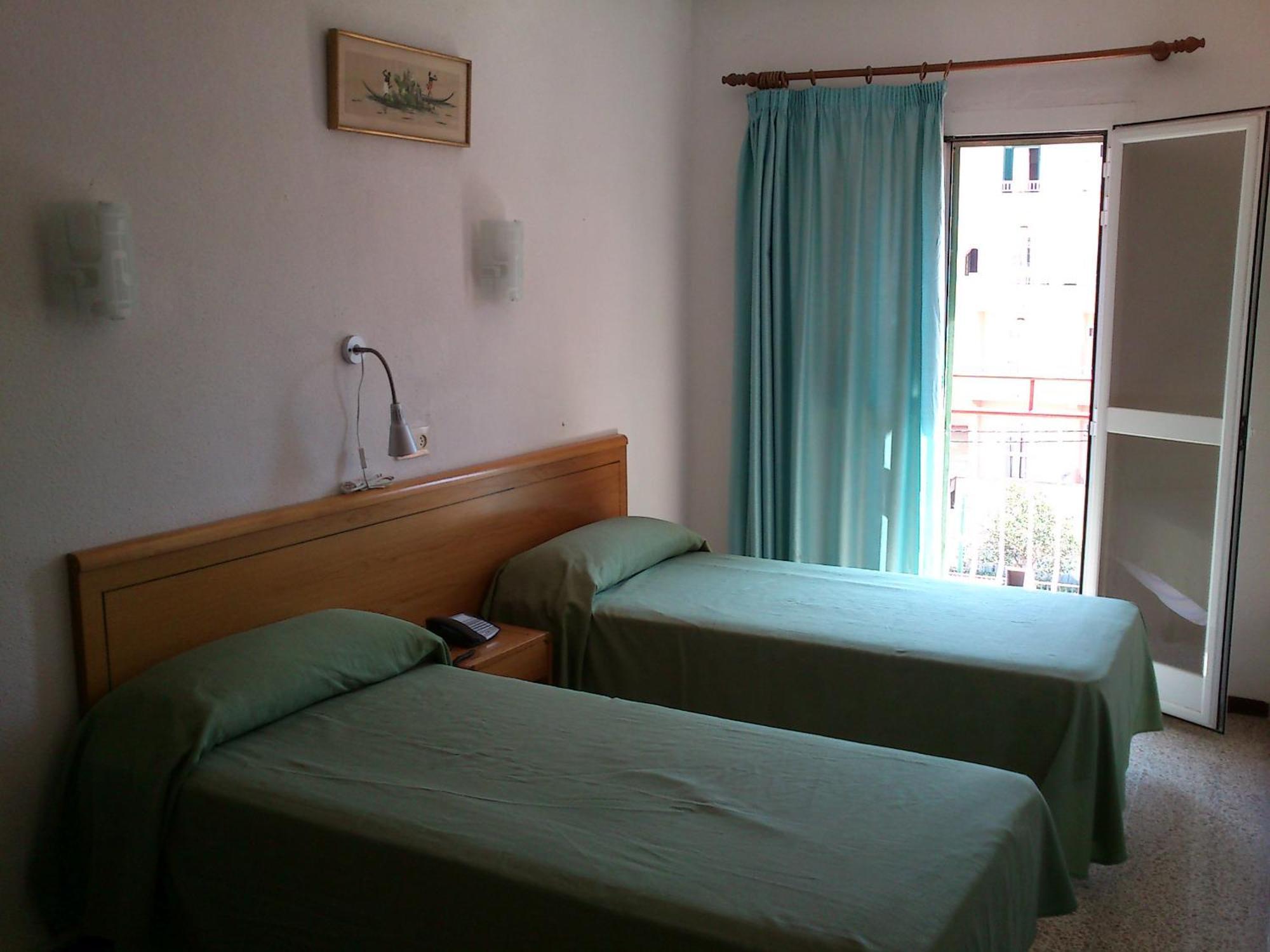 Twin Room,682993215:JPEG